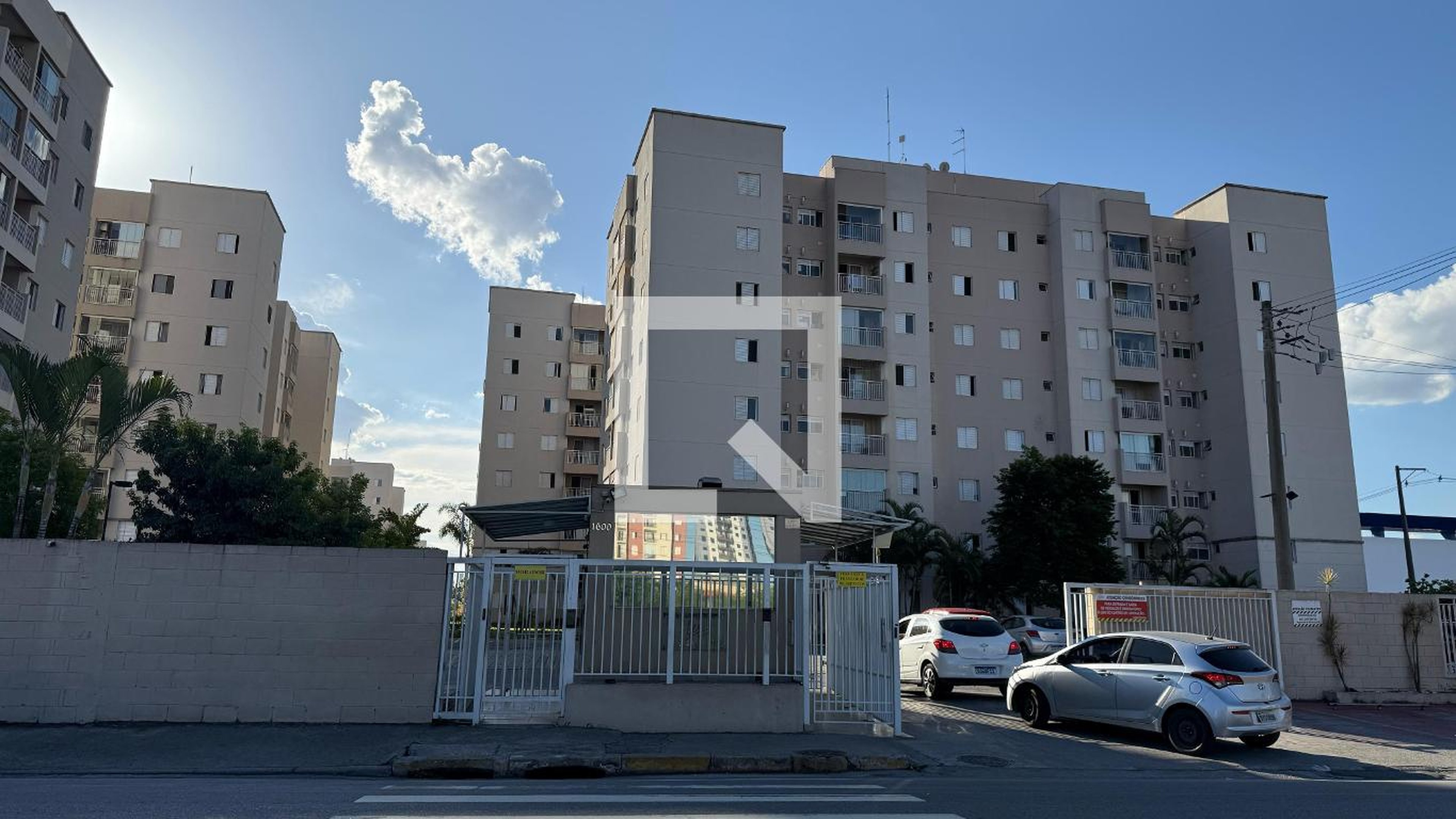 Fachada do condomínio Condomínio Flex Suzano