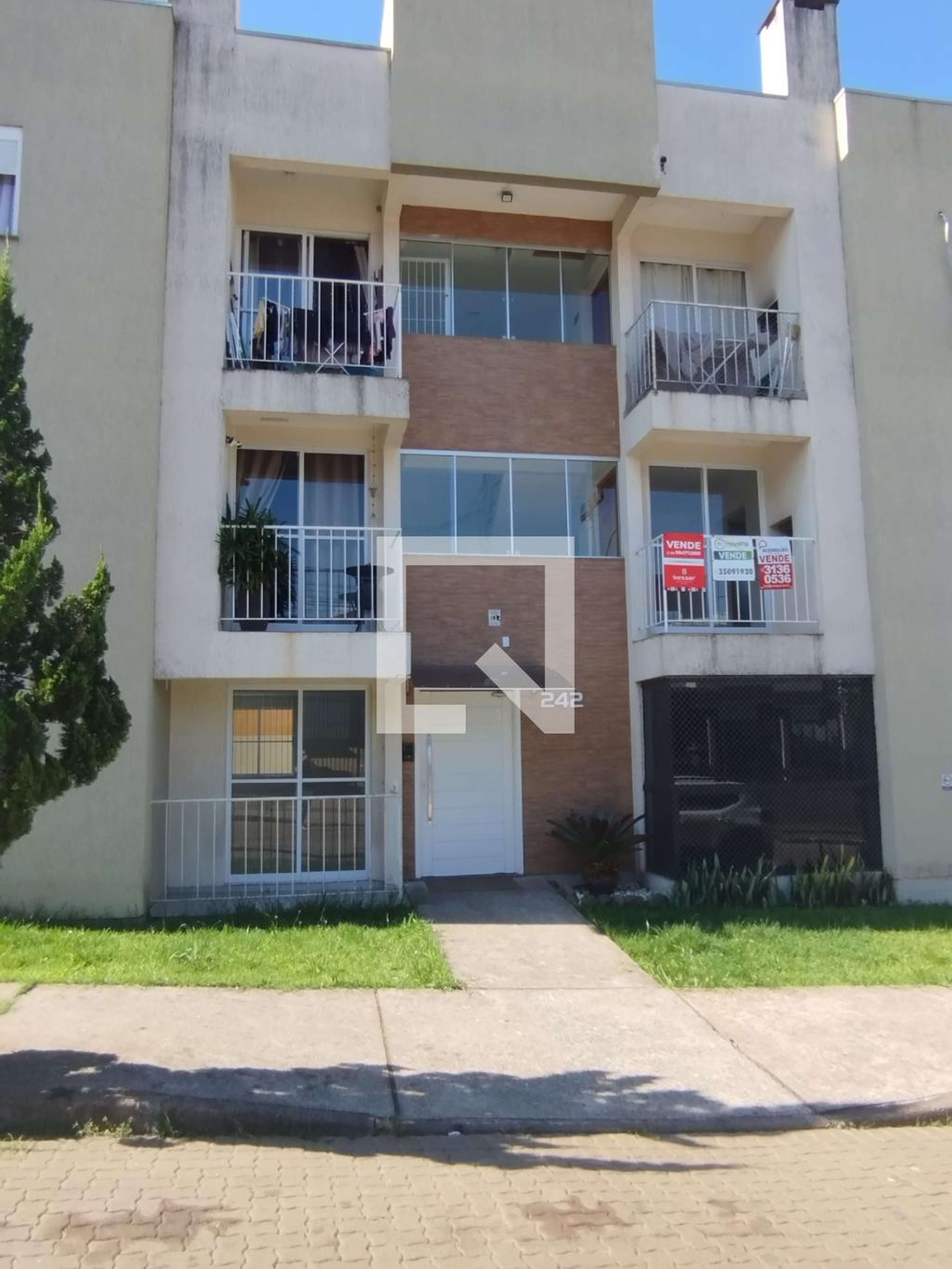 Fachada Condomínio em Rua Ottomar Ataliba Dillenburg, 242