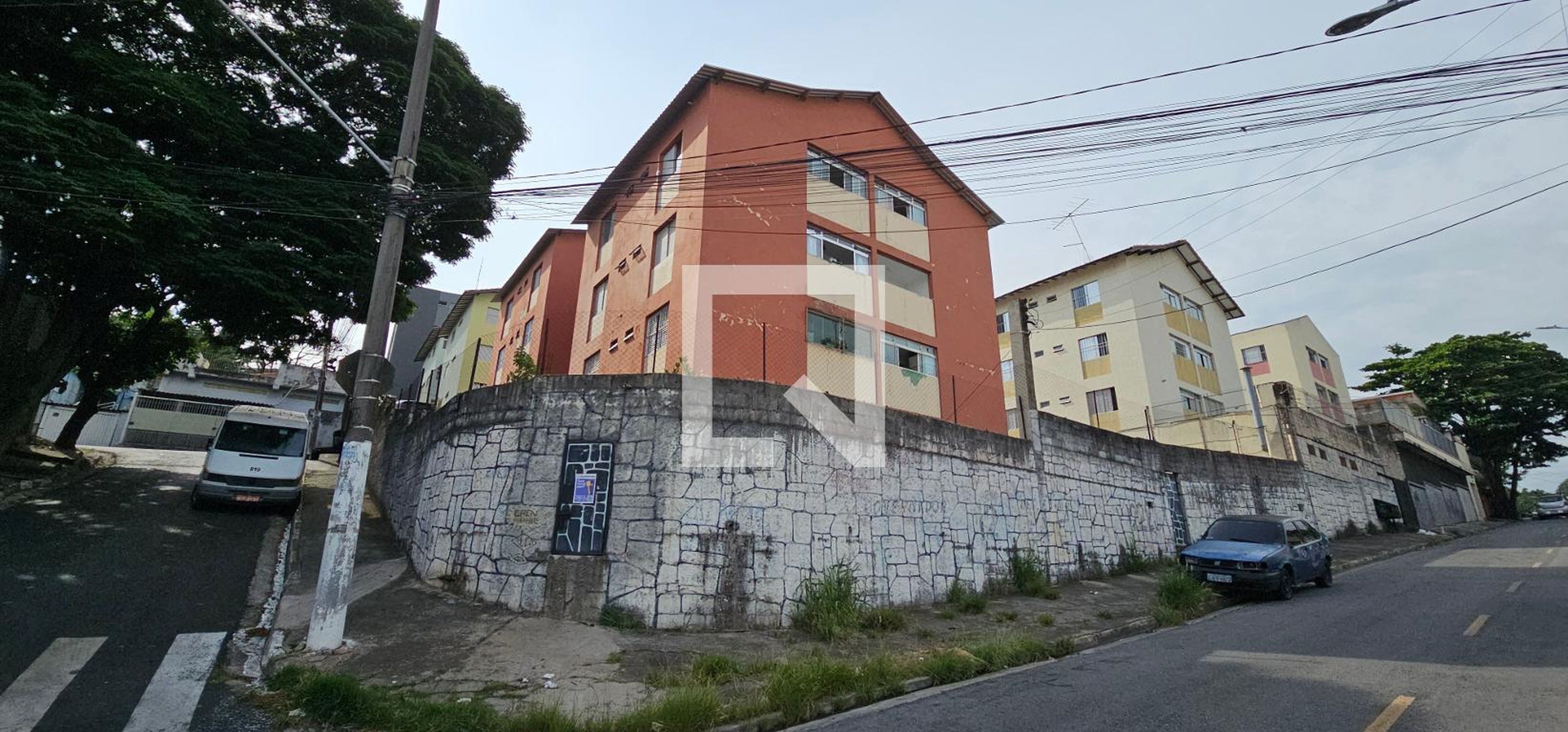 Fachada Condomínio em Rua Cláudio Aparecido Oliveira, 333