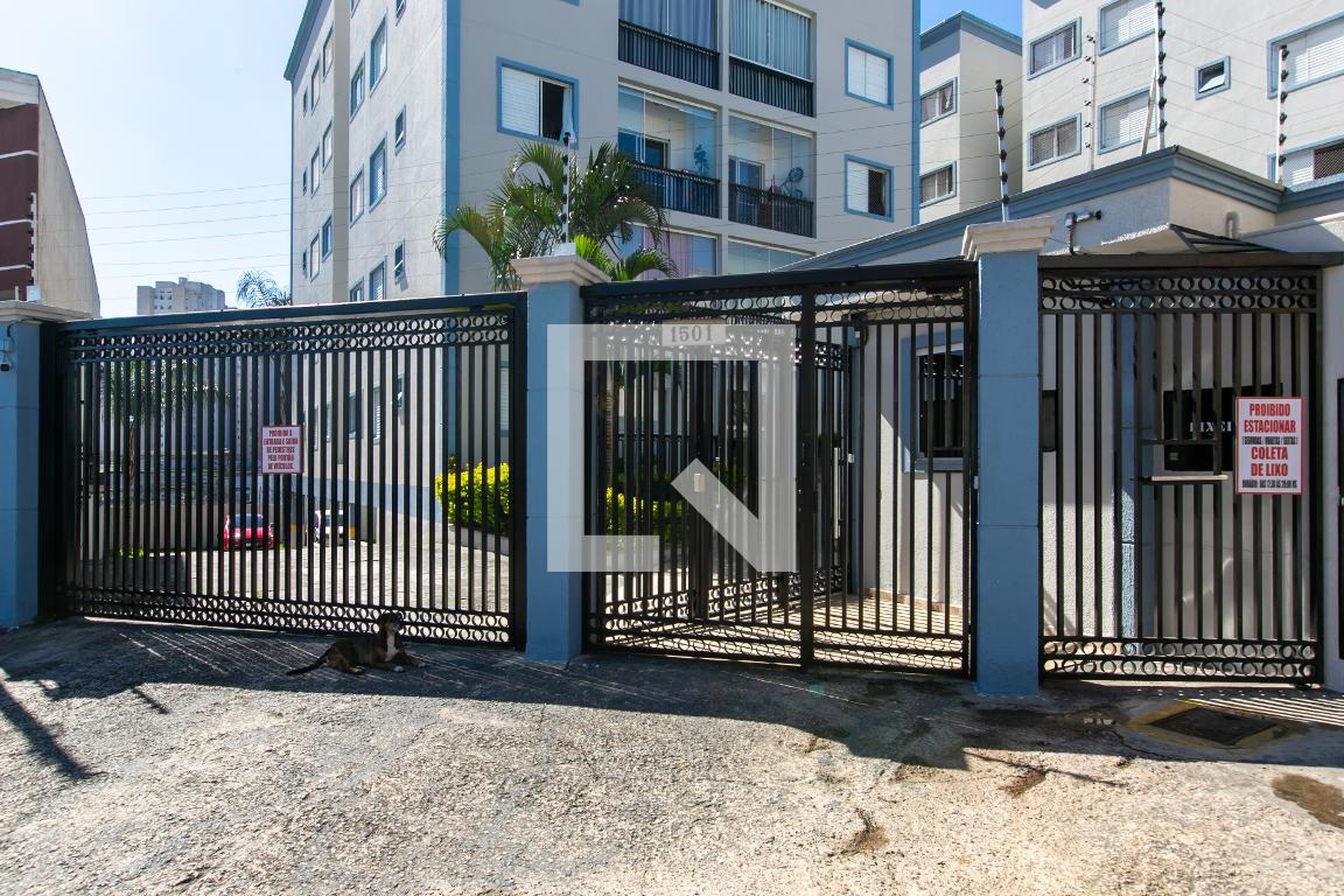 Fachada do Condomínio Condomínio em Avenida Doutor Francisco Munhoz Filho, 1501