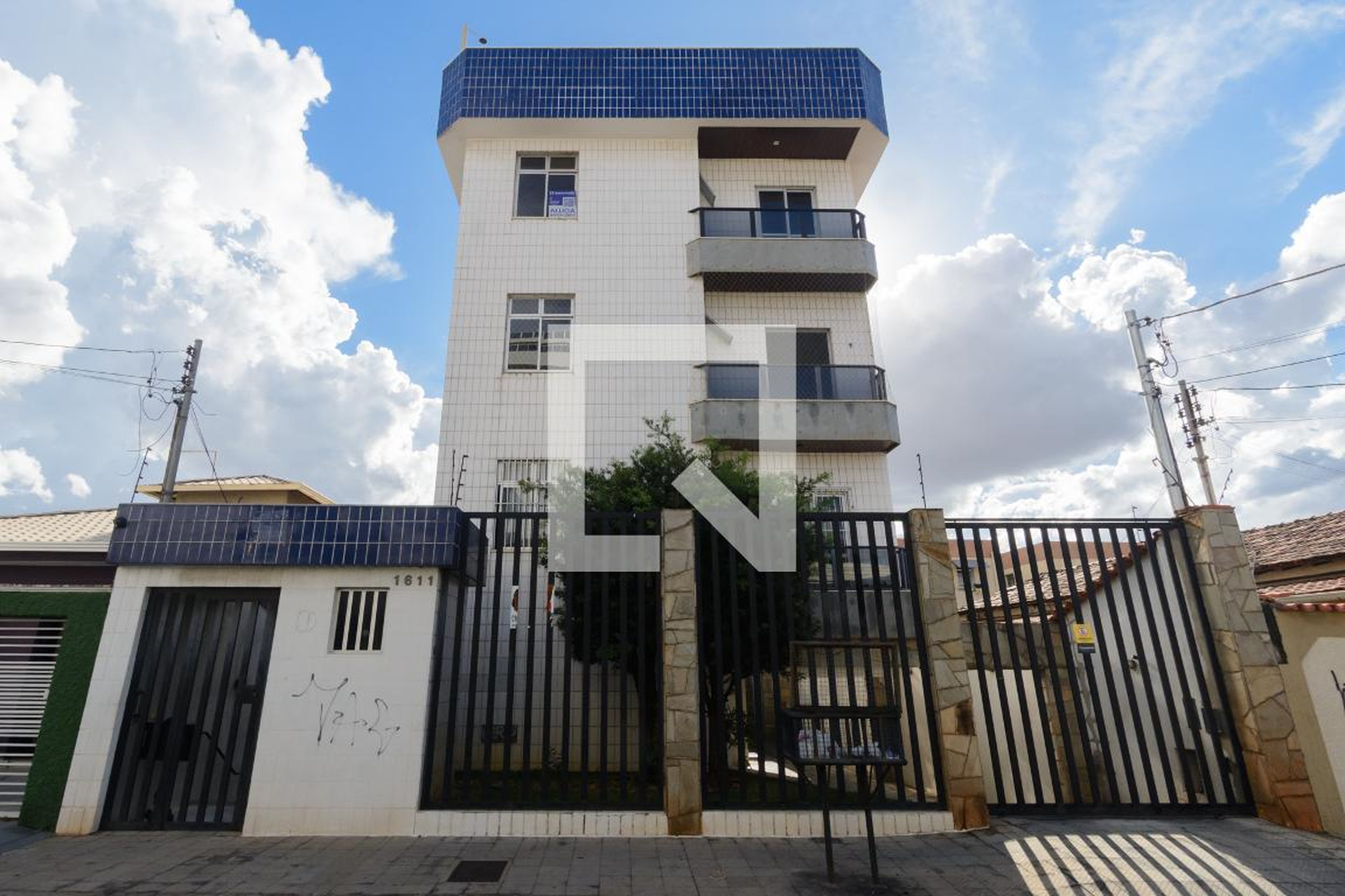 Fachada Condomínio em Rua Buganville, 1611