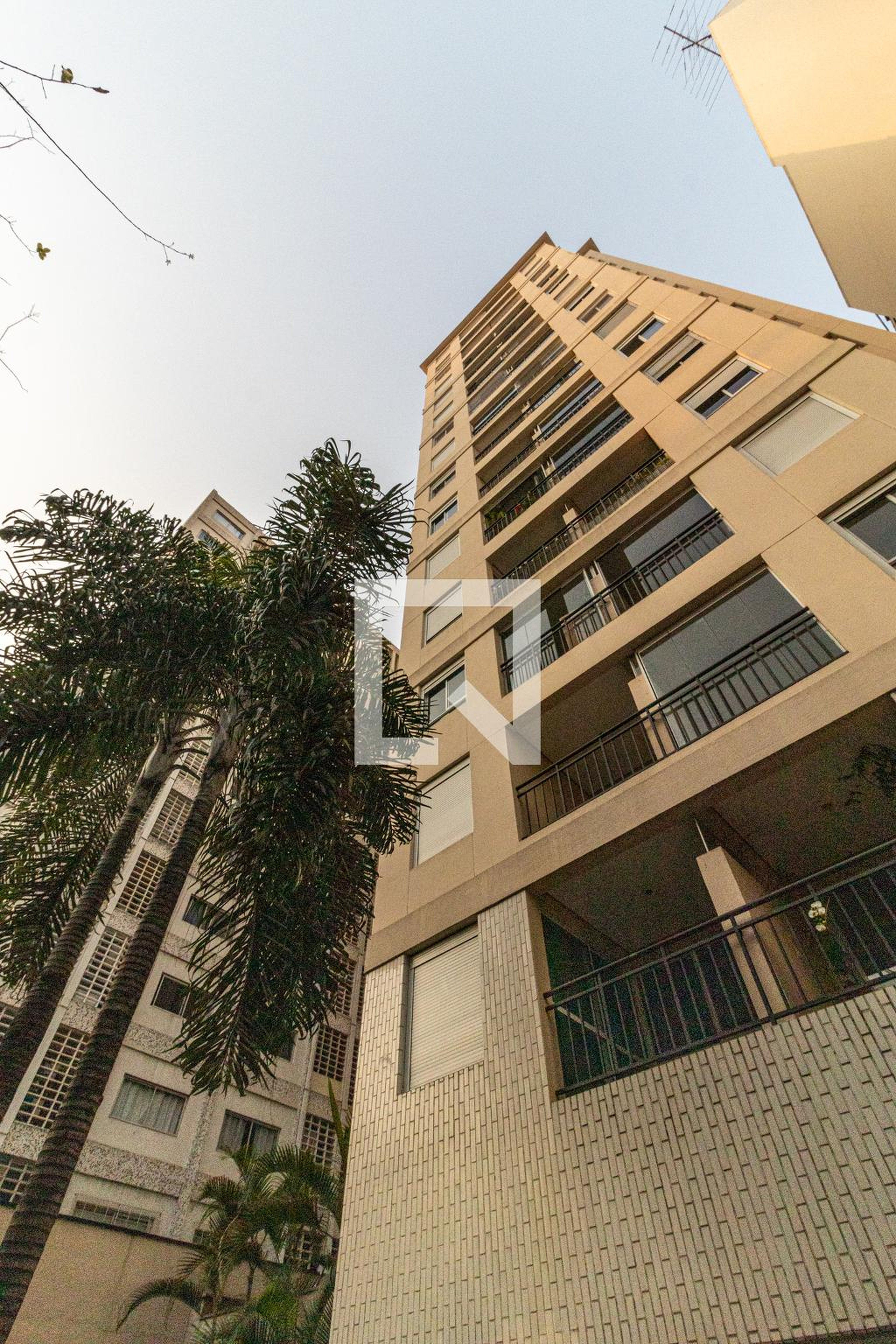 Fachada Condomínio Higienópolis Around