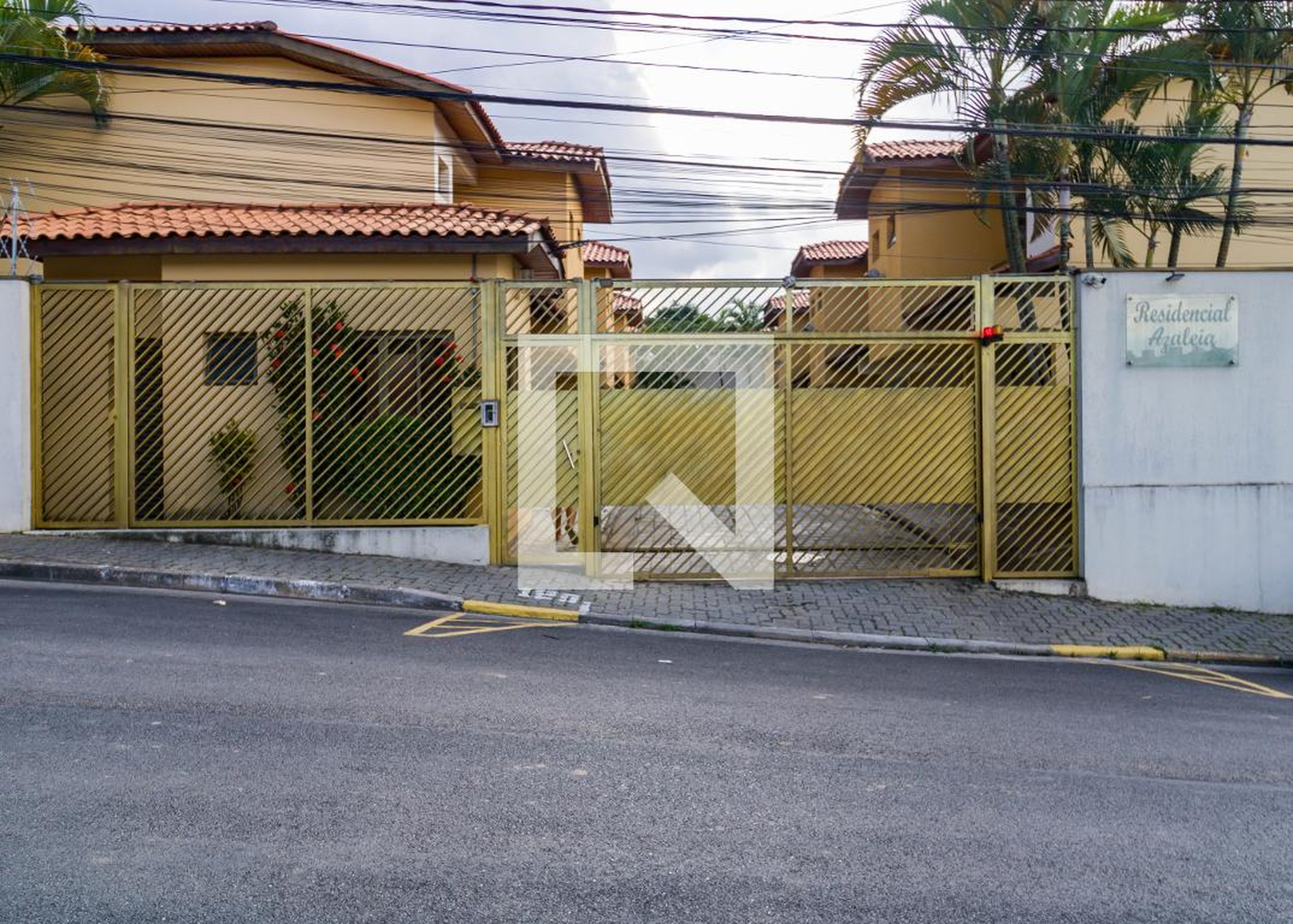 Fachada Condomínio em Rua Jacaratinga, 136