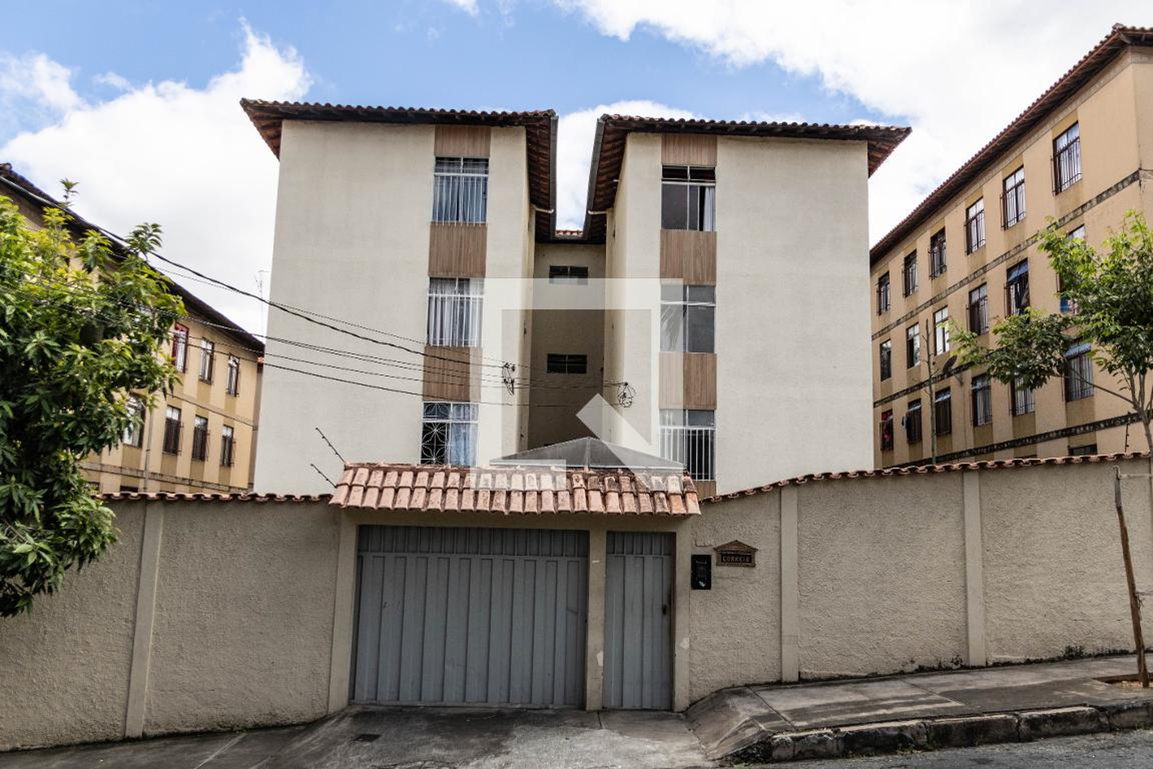 Fachada do Prédio Condomínio em Rua Padre Tiago de Almeida, 316