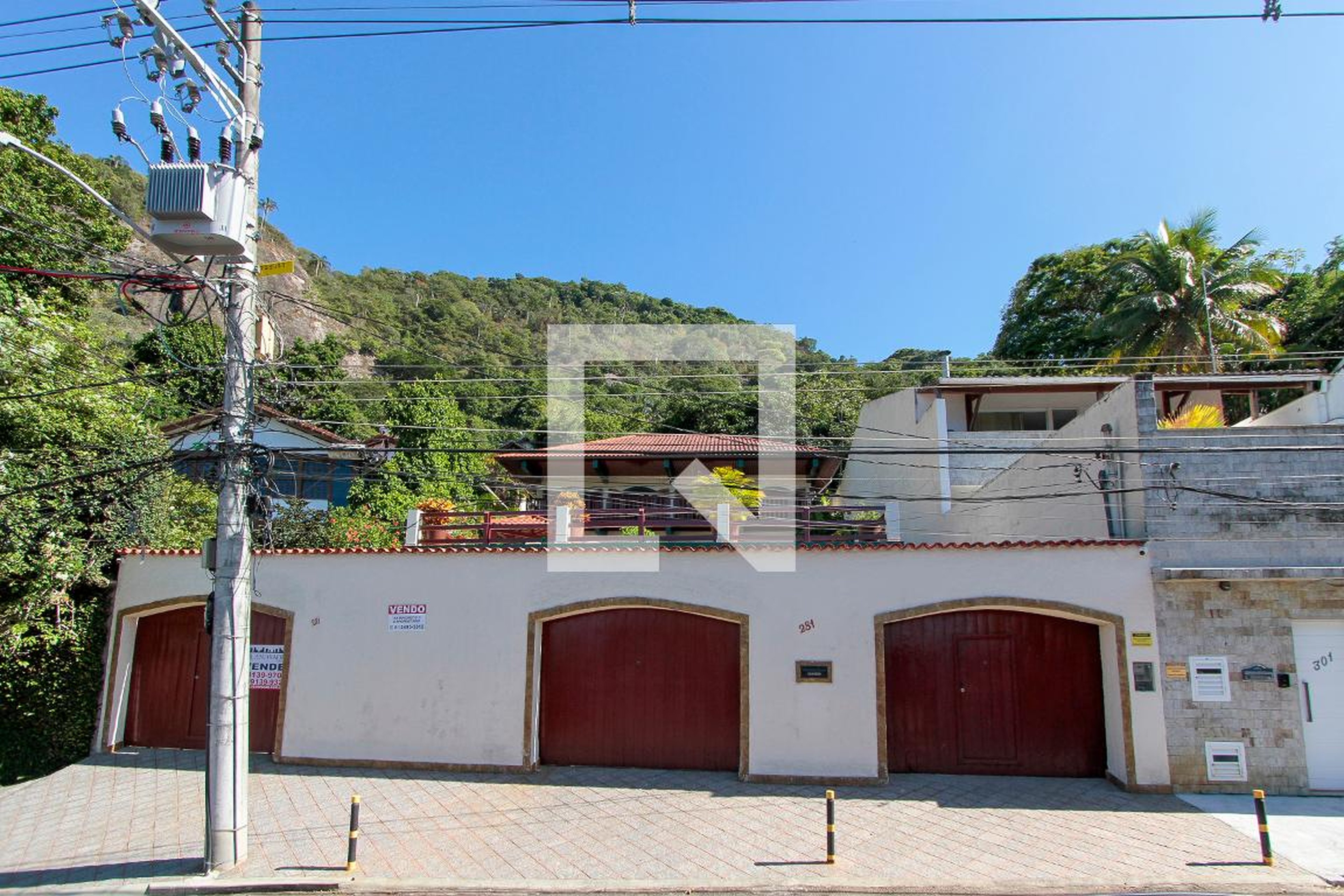 Fachada Condomínio em Rua Calheiros Gomes, 281