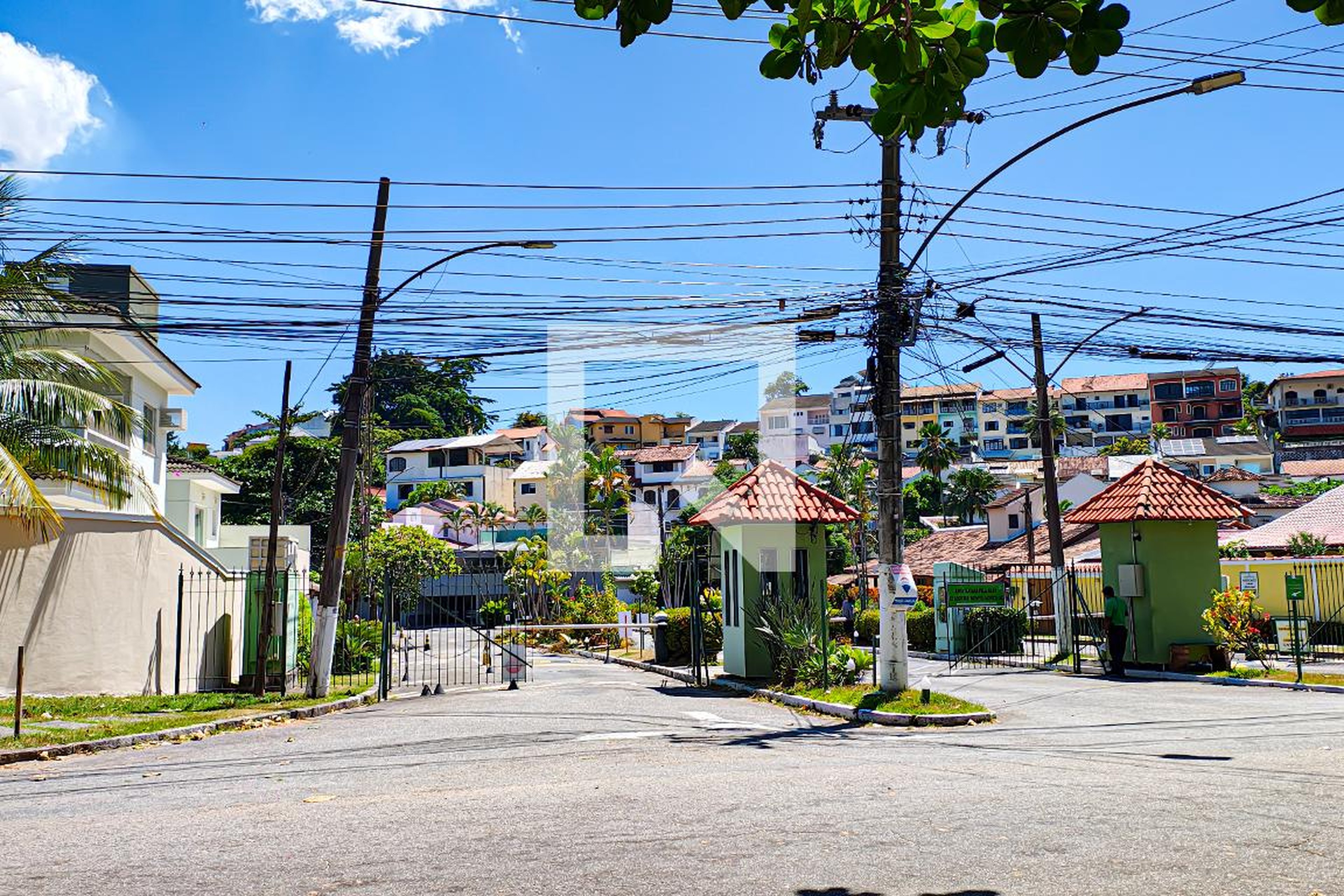 Fachada Condomínio em Rua Arco-Íris, 33