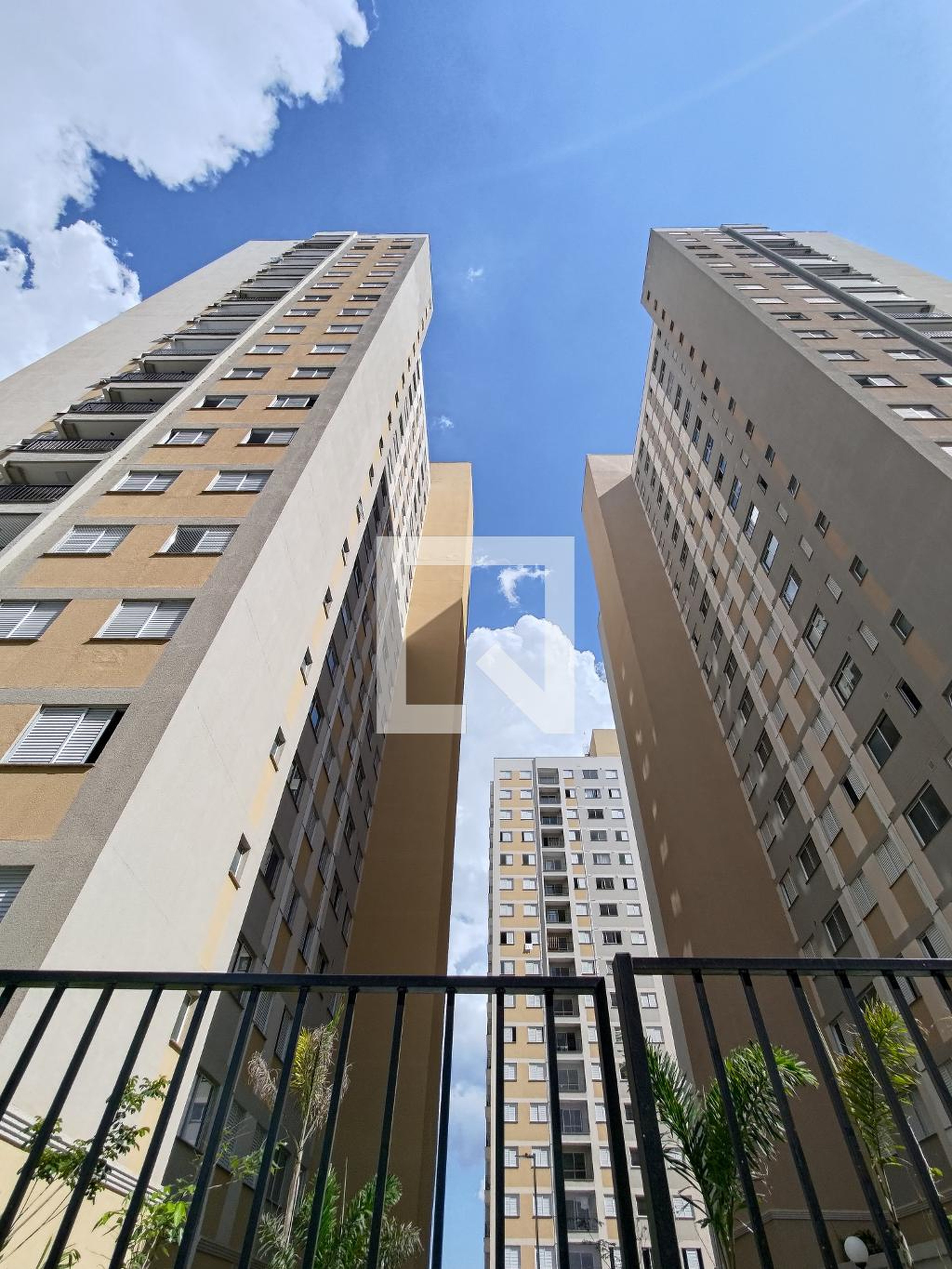 Fachada Condomínio em Rua Isaias Fontes, 194