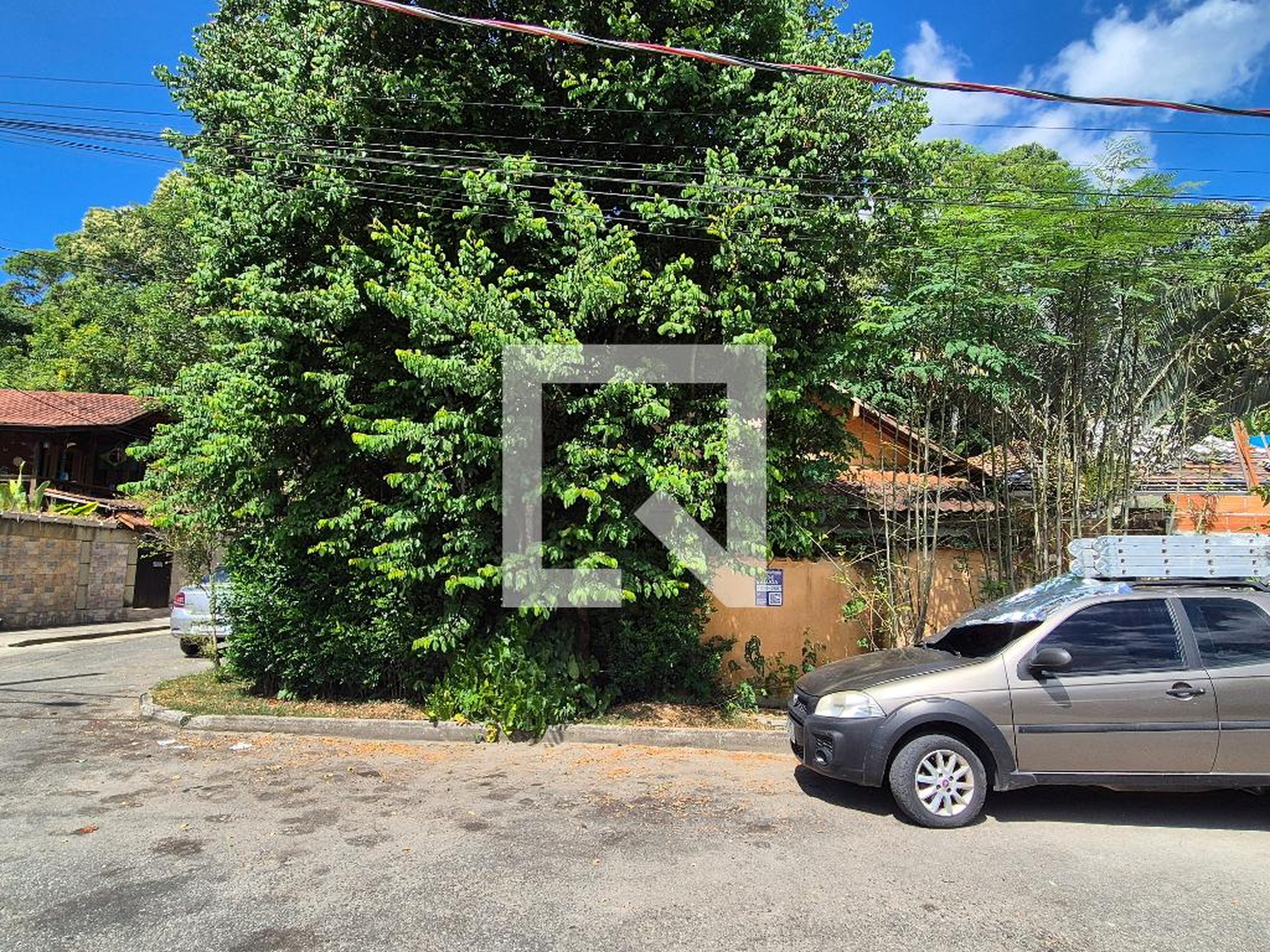 Fachada Condomínio em Estrada Cabungui, 807