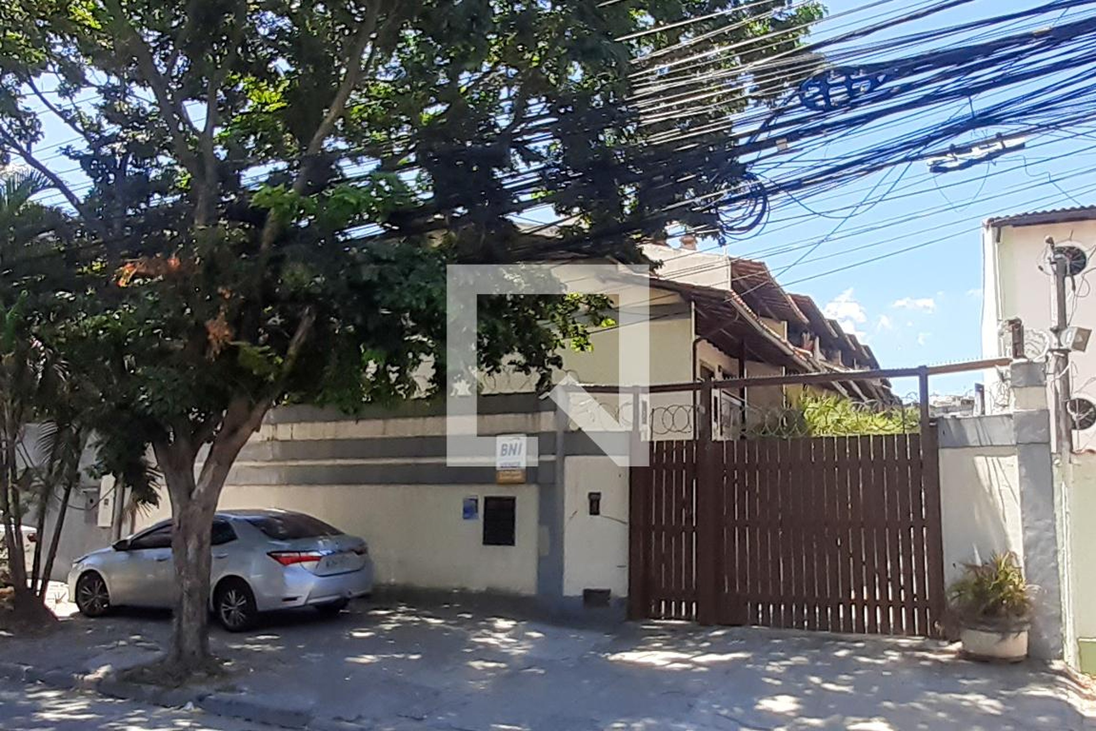 Fachada Condomínio em Rua André Rocha, 689