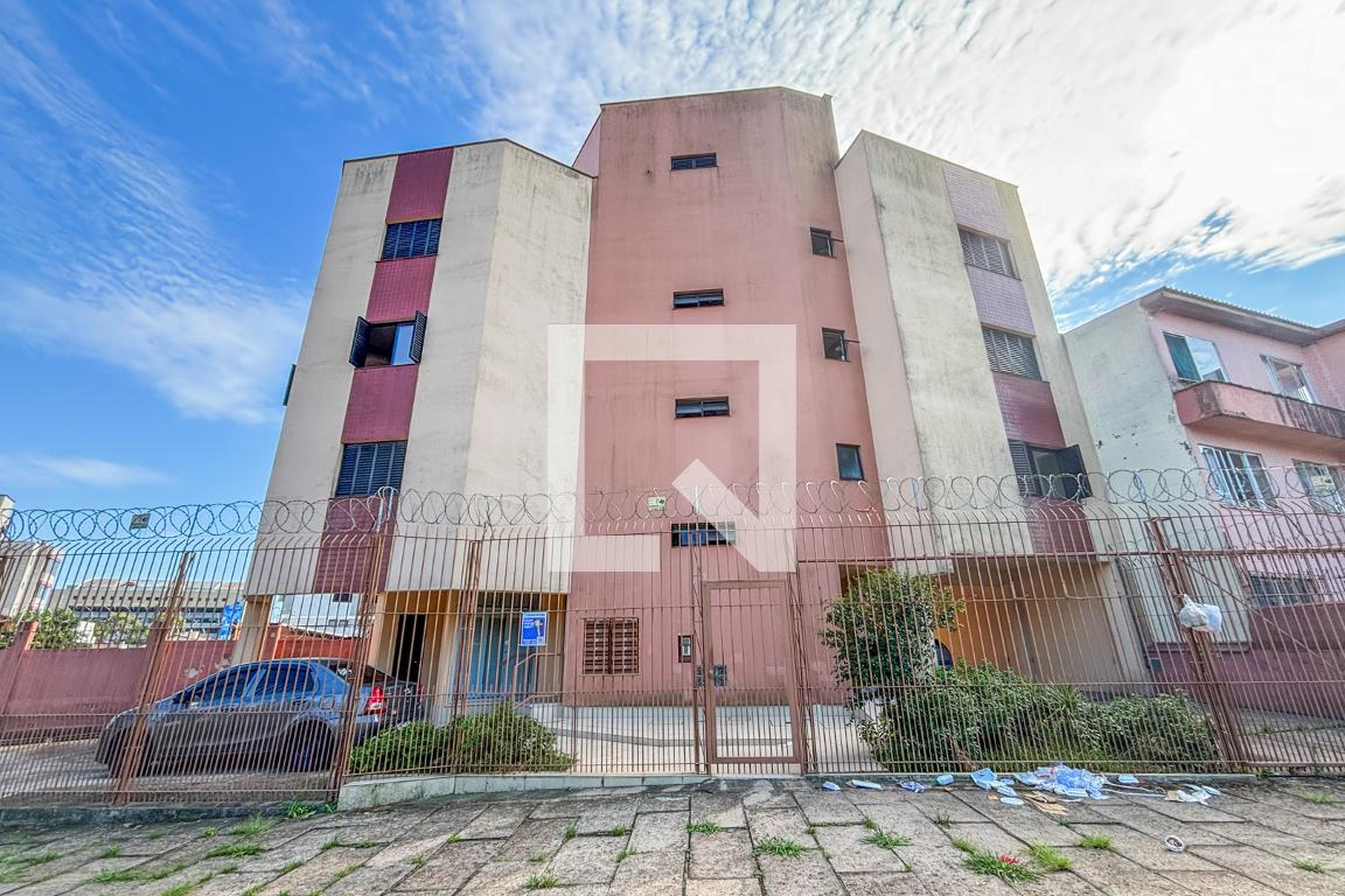 Fachada Condomínio em Rua Irmão Geraldo, 142