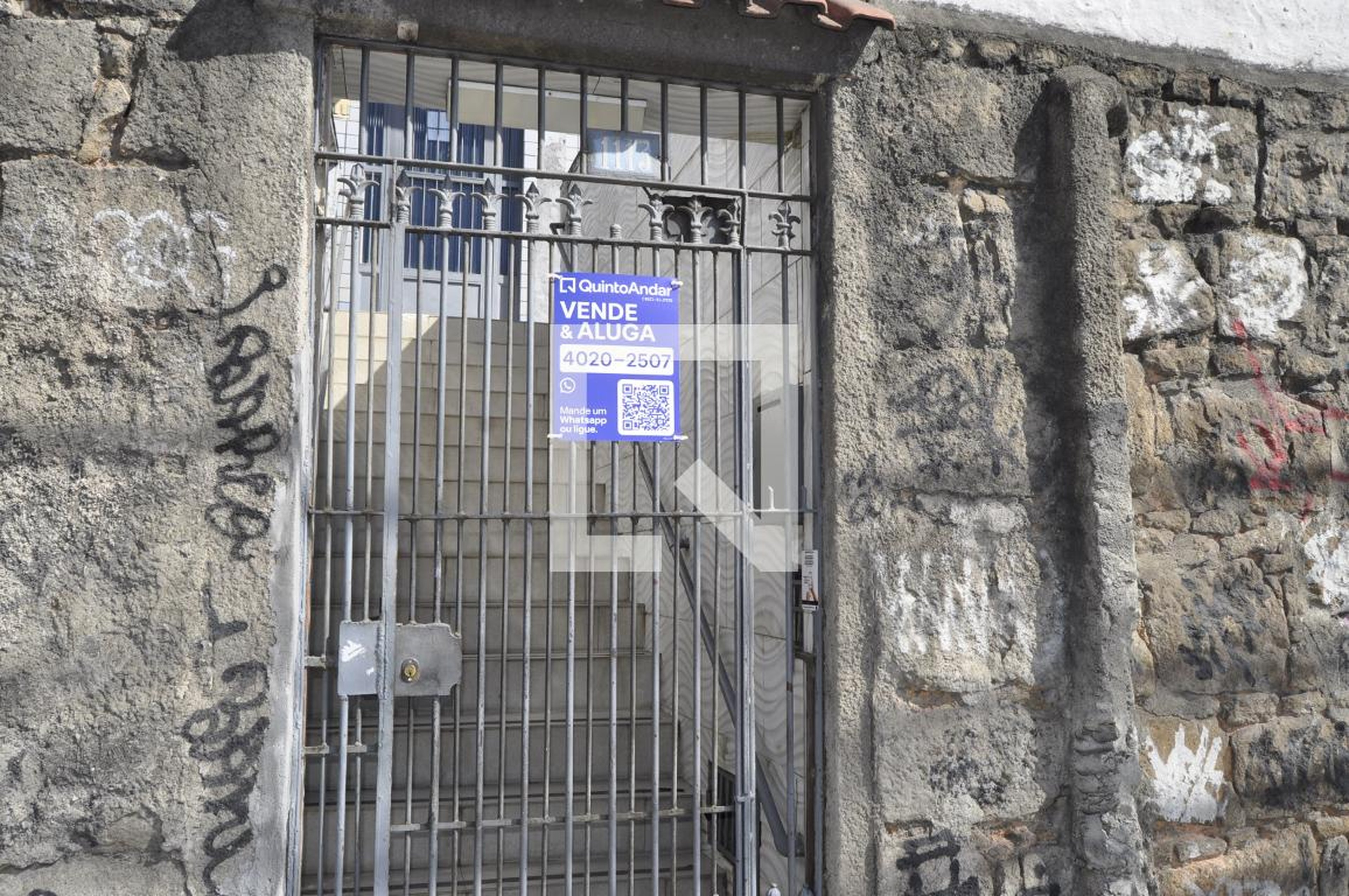 Fachada Condomínio em Rua Vinte e Quatro de Maio, 1113