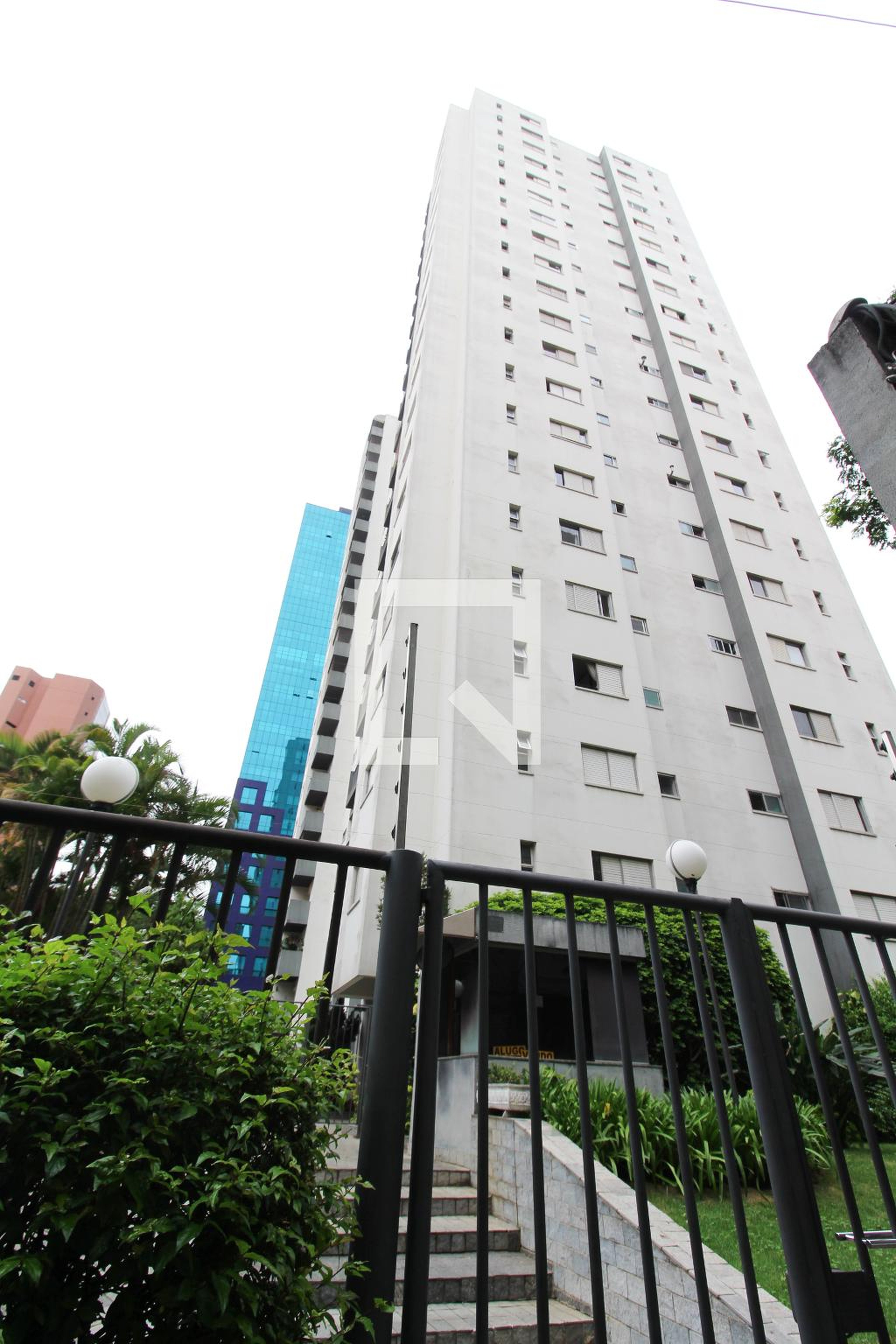 Fachada do Prédio Condomínio em Alameda dos Arapanés, 416