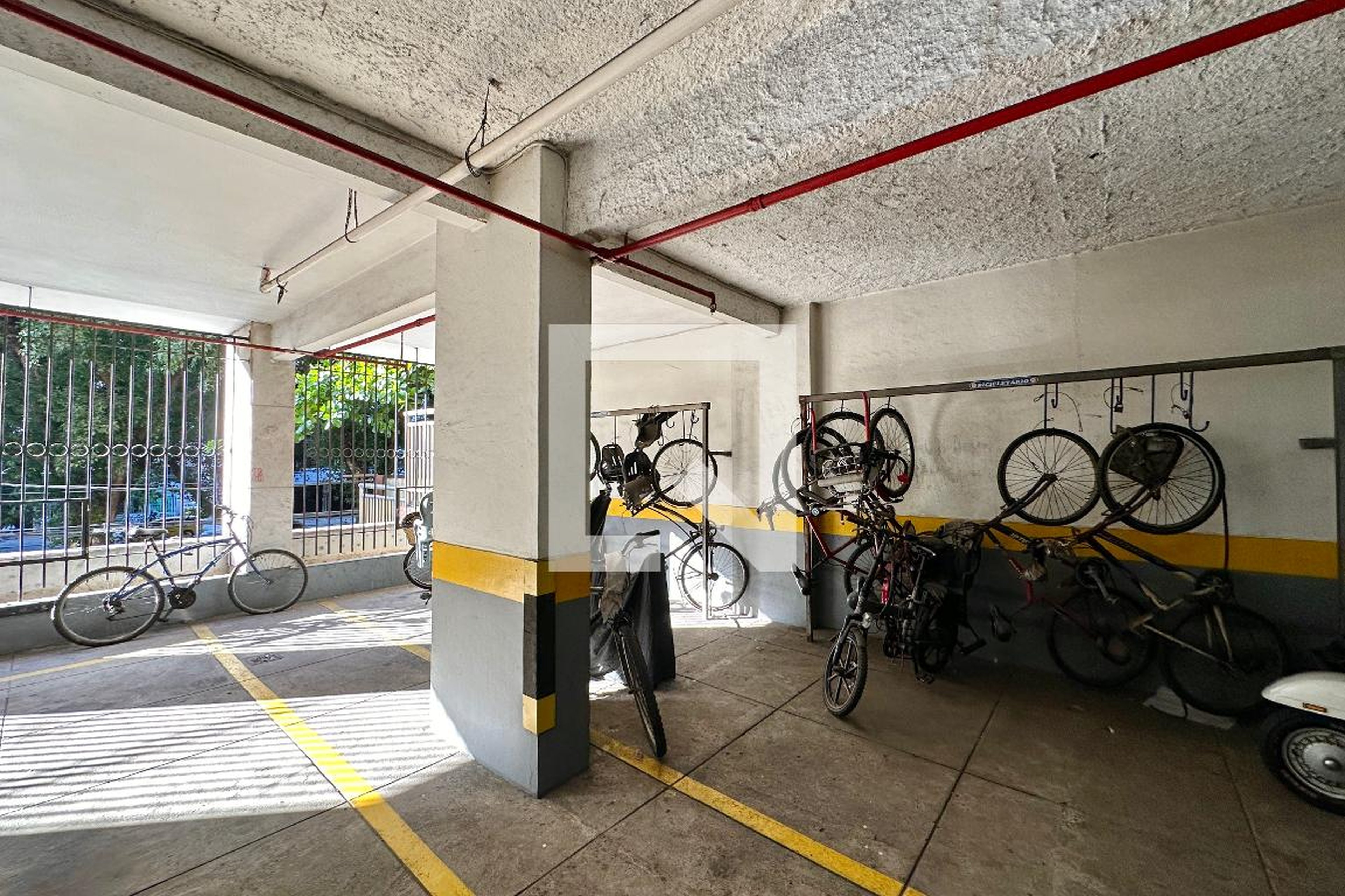 Bicicletário - imínio Doedifício Studio Lagoa