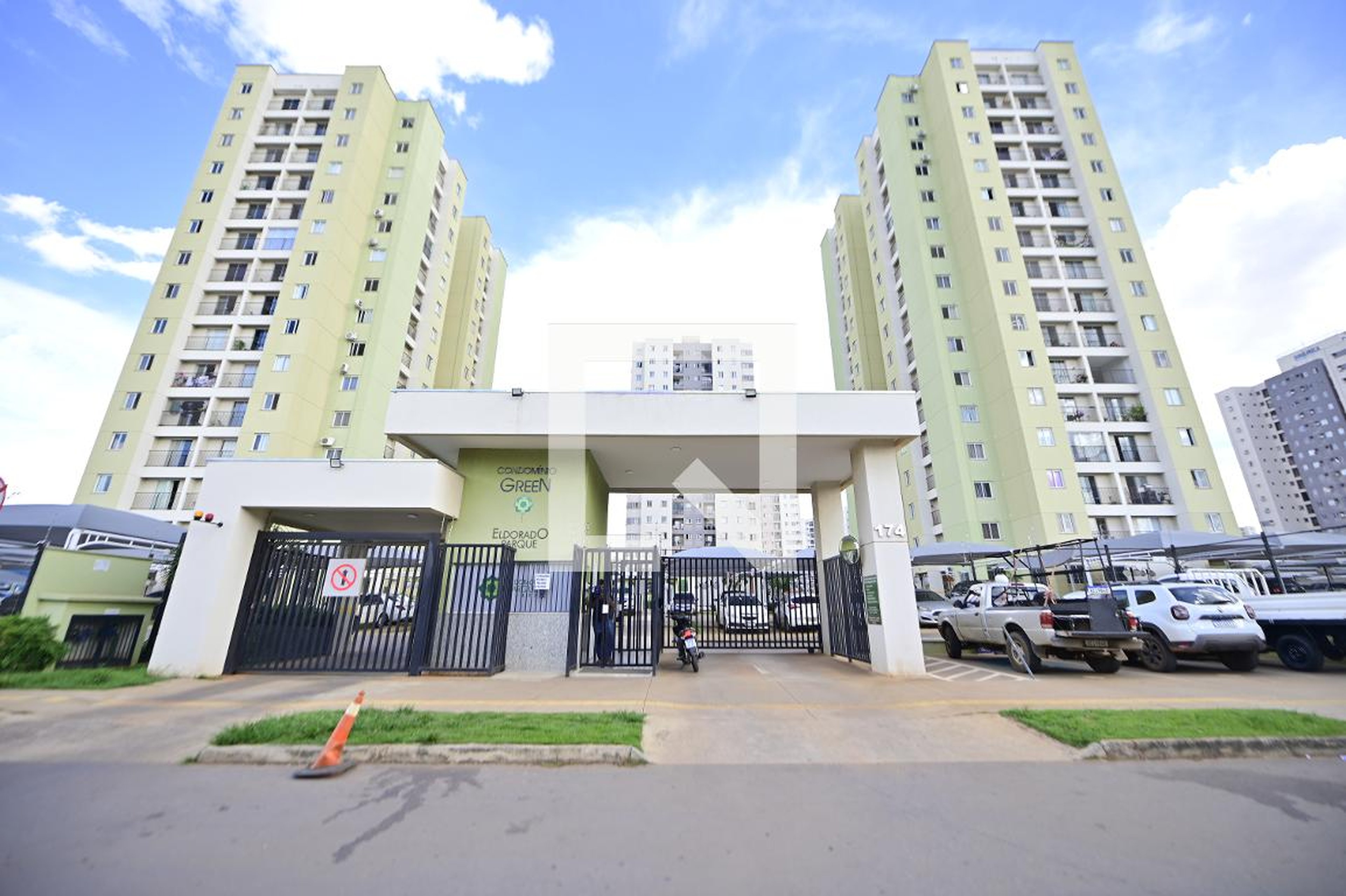 Fachada Condomínio em Rua do Crisântemo, 0