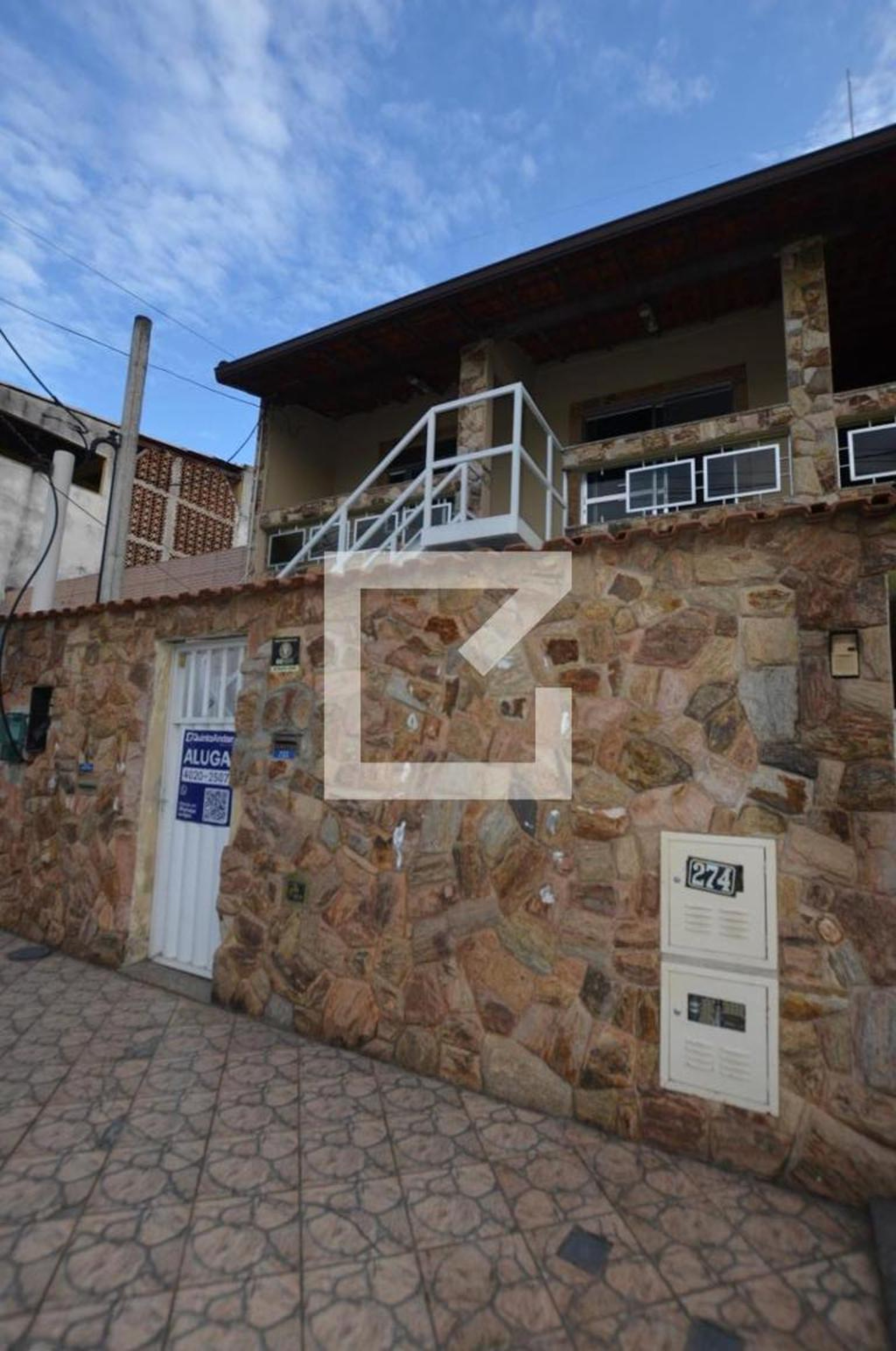 Fachada Condomínio em Rua Valdir Azevedo, 274