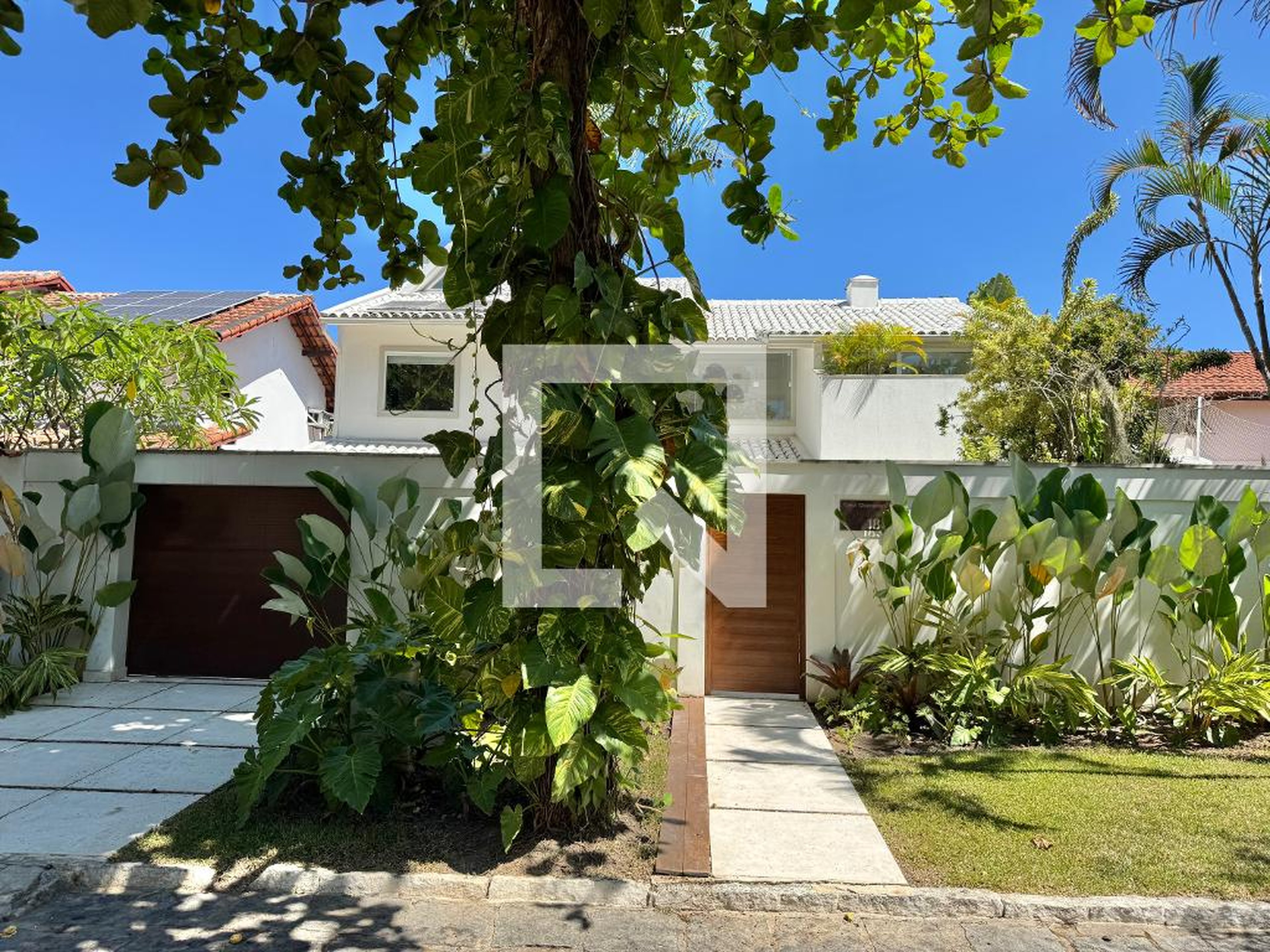 Fachada Condomínio em Rua Dom Francisco, 183