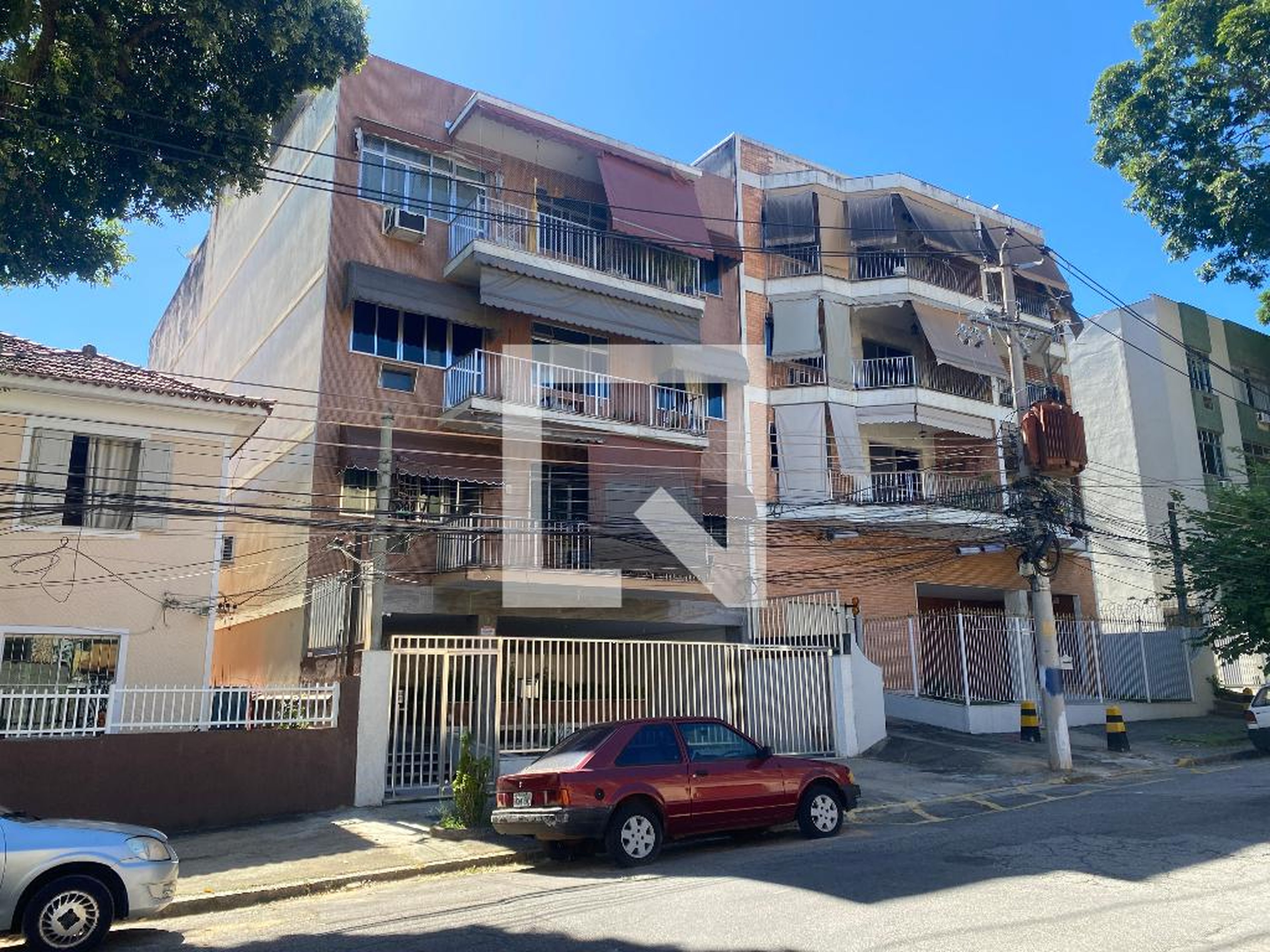 Fachada Condomínio em Rua Capitão Barbosa, 58