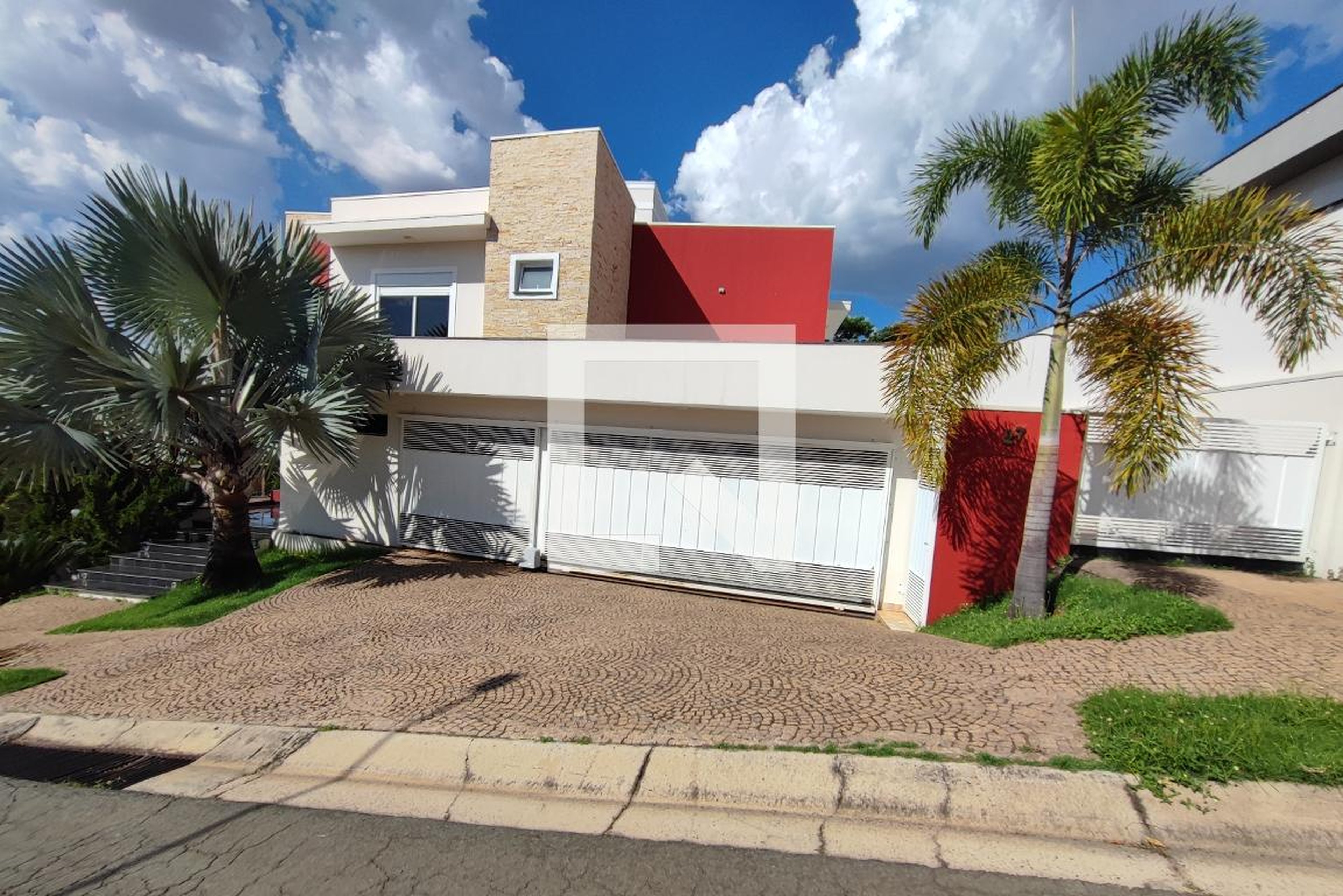 Fachada Condomínio em Rua Agostinho de Danieli, 27