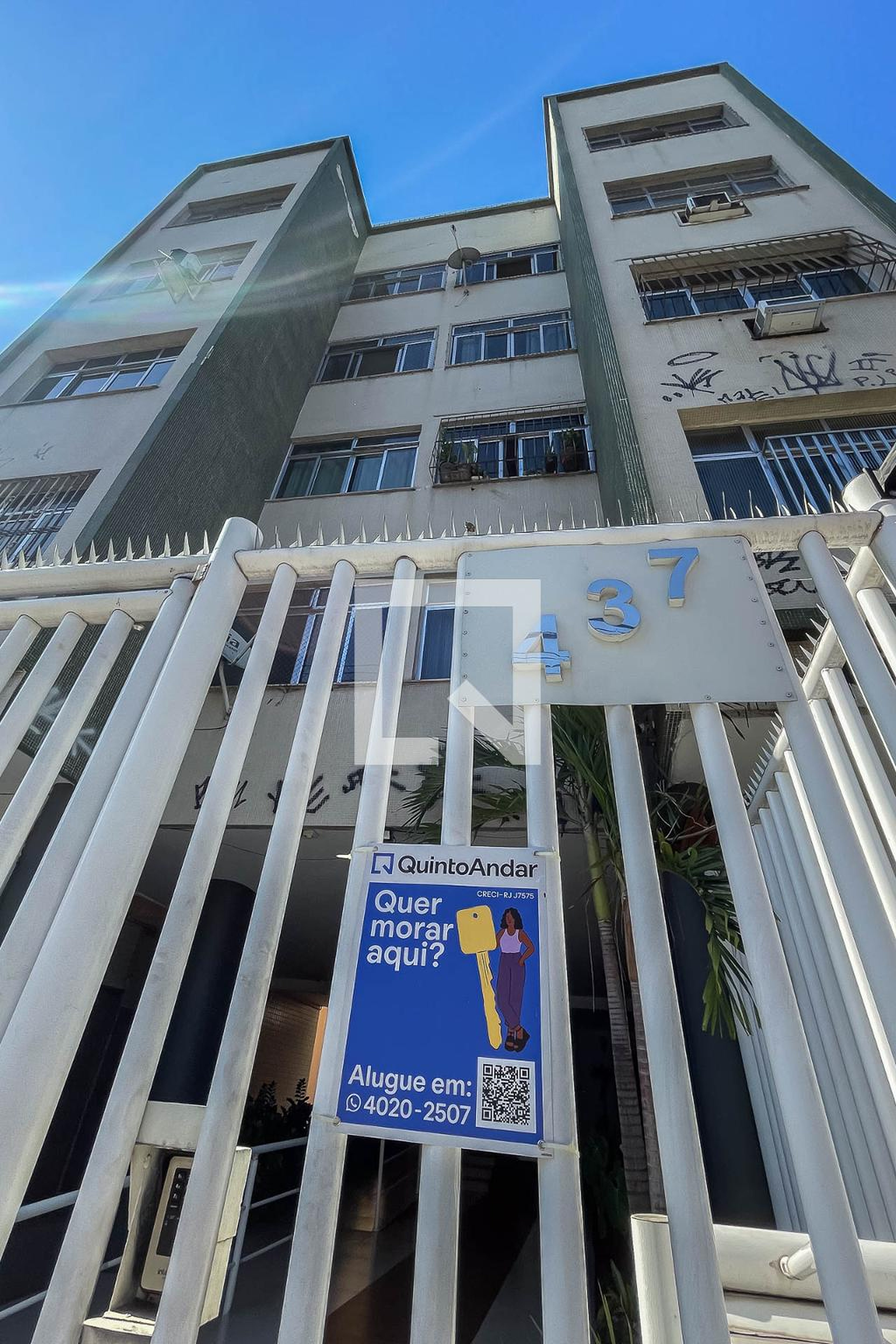 Fachada Condomínio em Rua Teodoro da Silva, 437