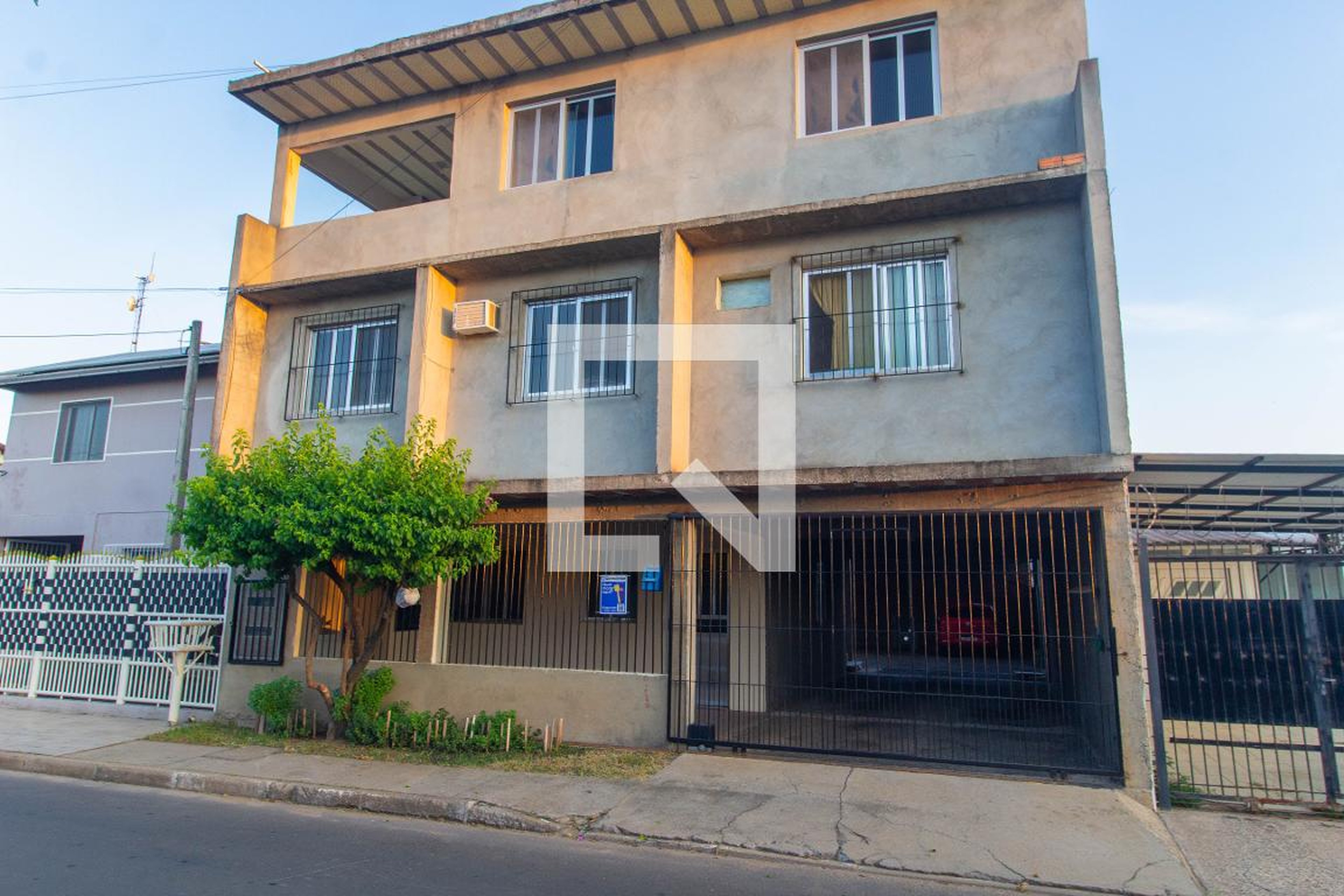 Fachada Condomínio em Rua Laçador, 72