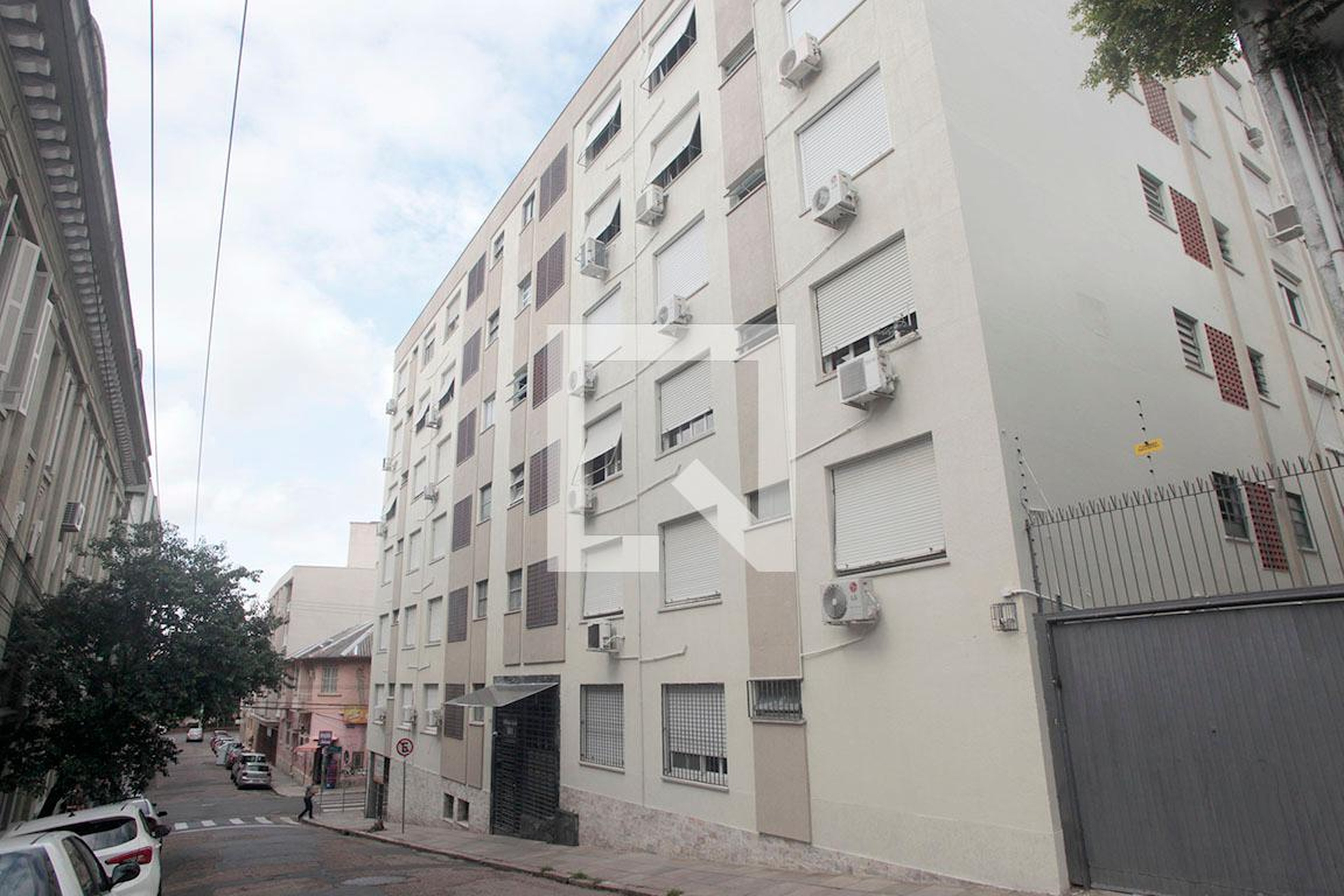 Fachada Condomínio em Rua General Bento Martins, 651