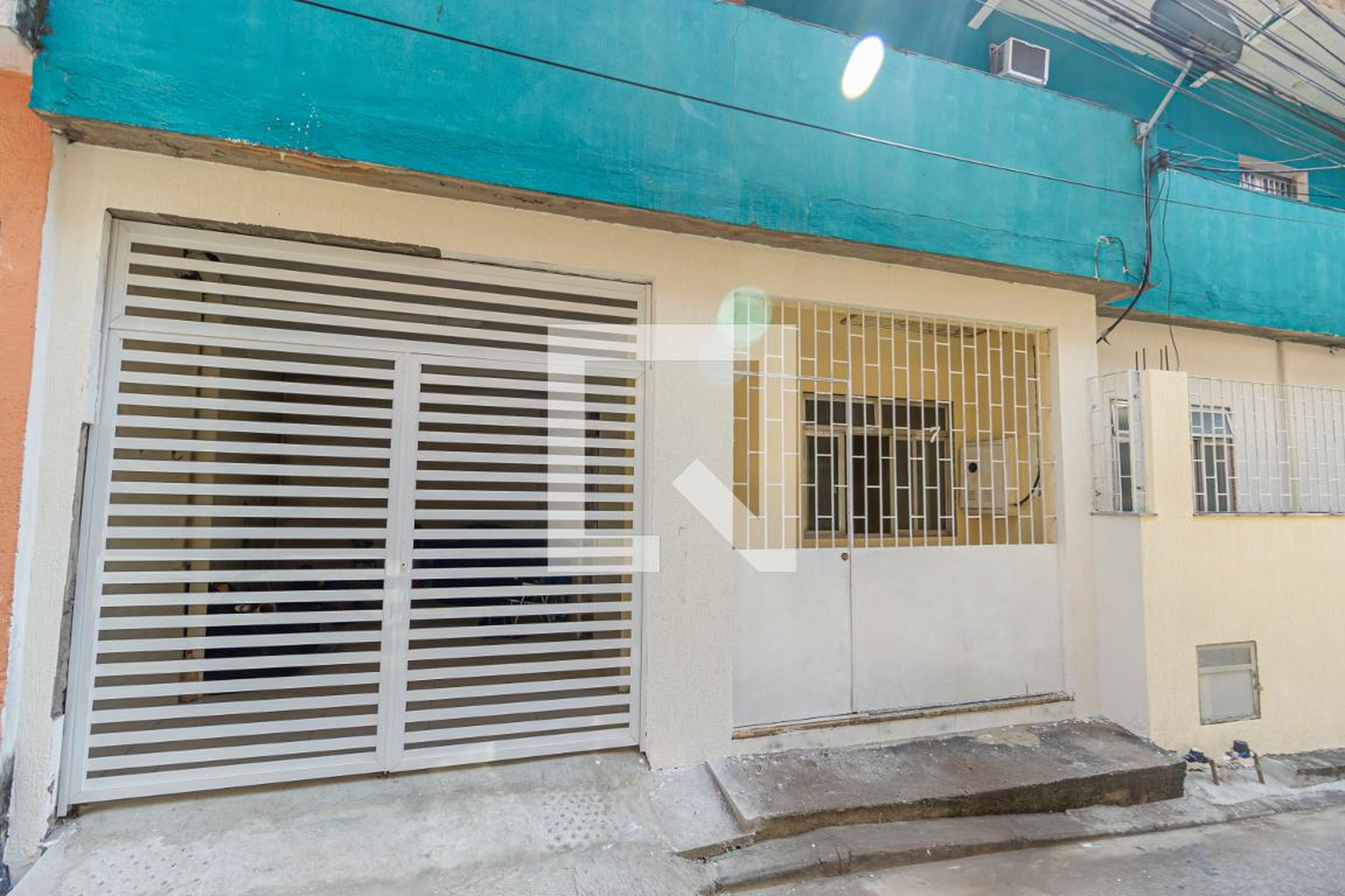 Fachada Condomínio em Estrada Henrique de Melo, 353