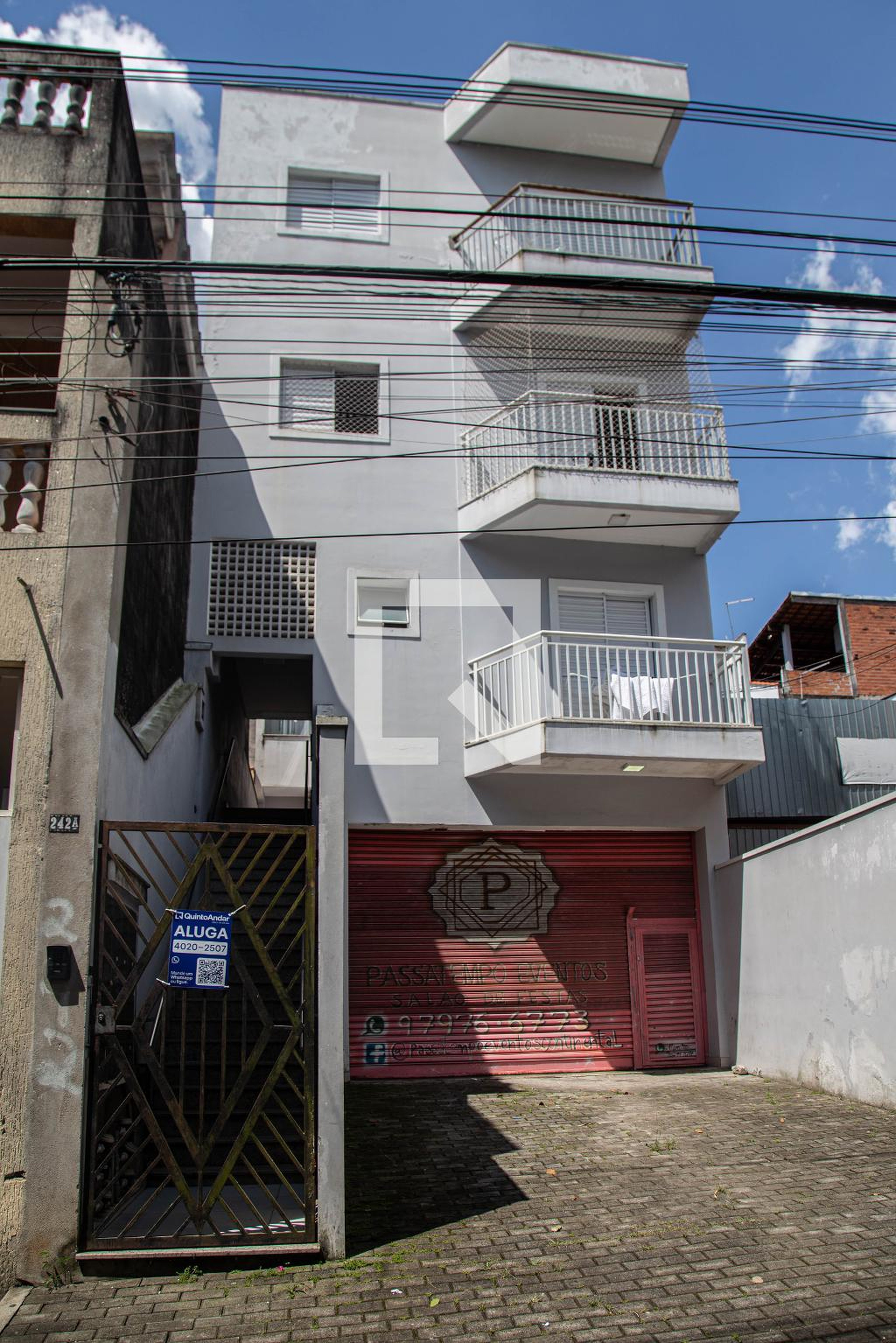 Fachada Condomínio em Rua Vanderlei Pretini, 4