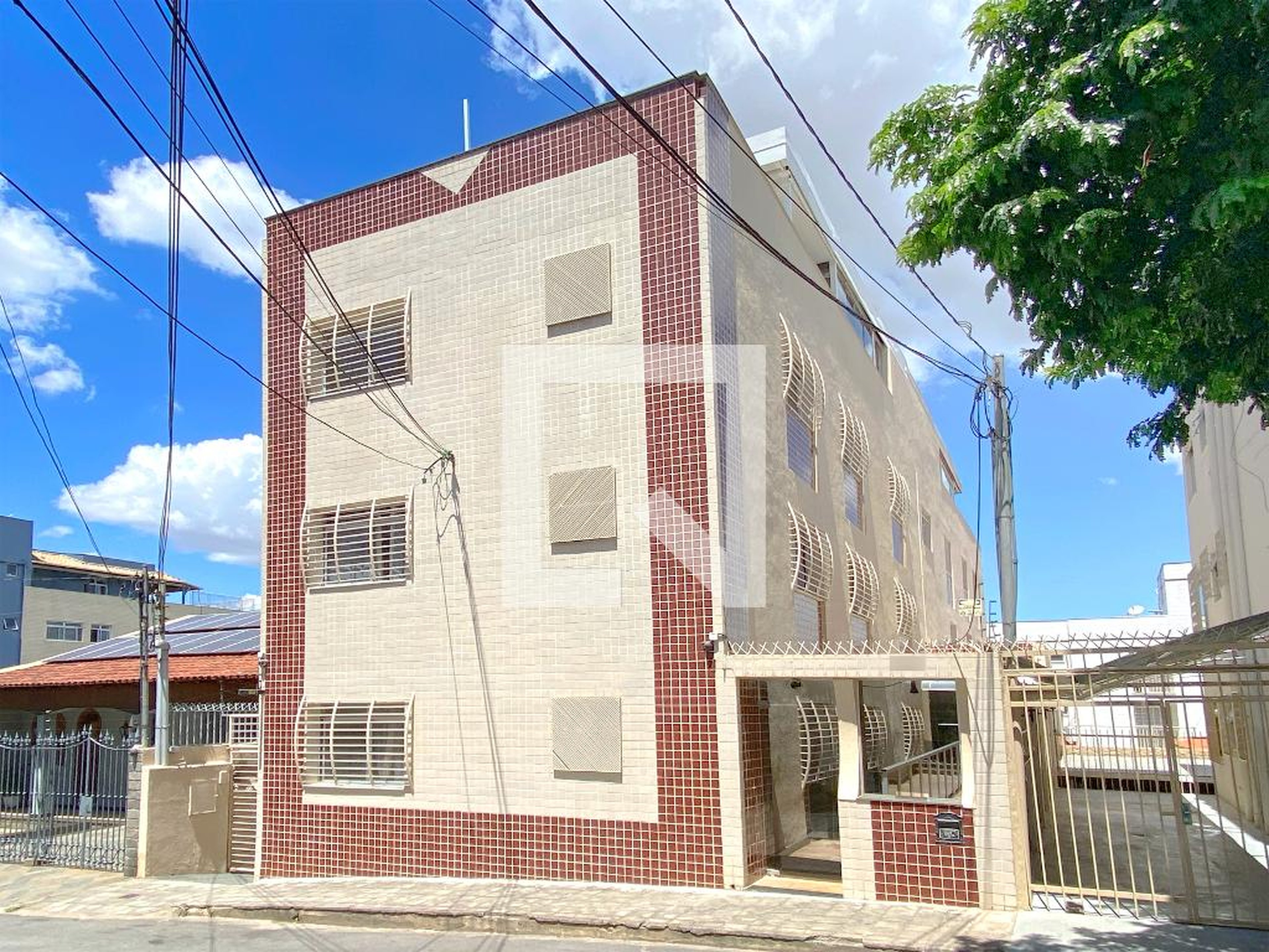 Fachada Condomínio em Rua Dom Lúcio Antunes, 903