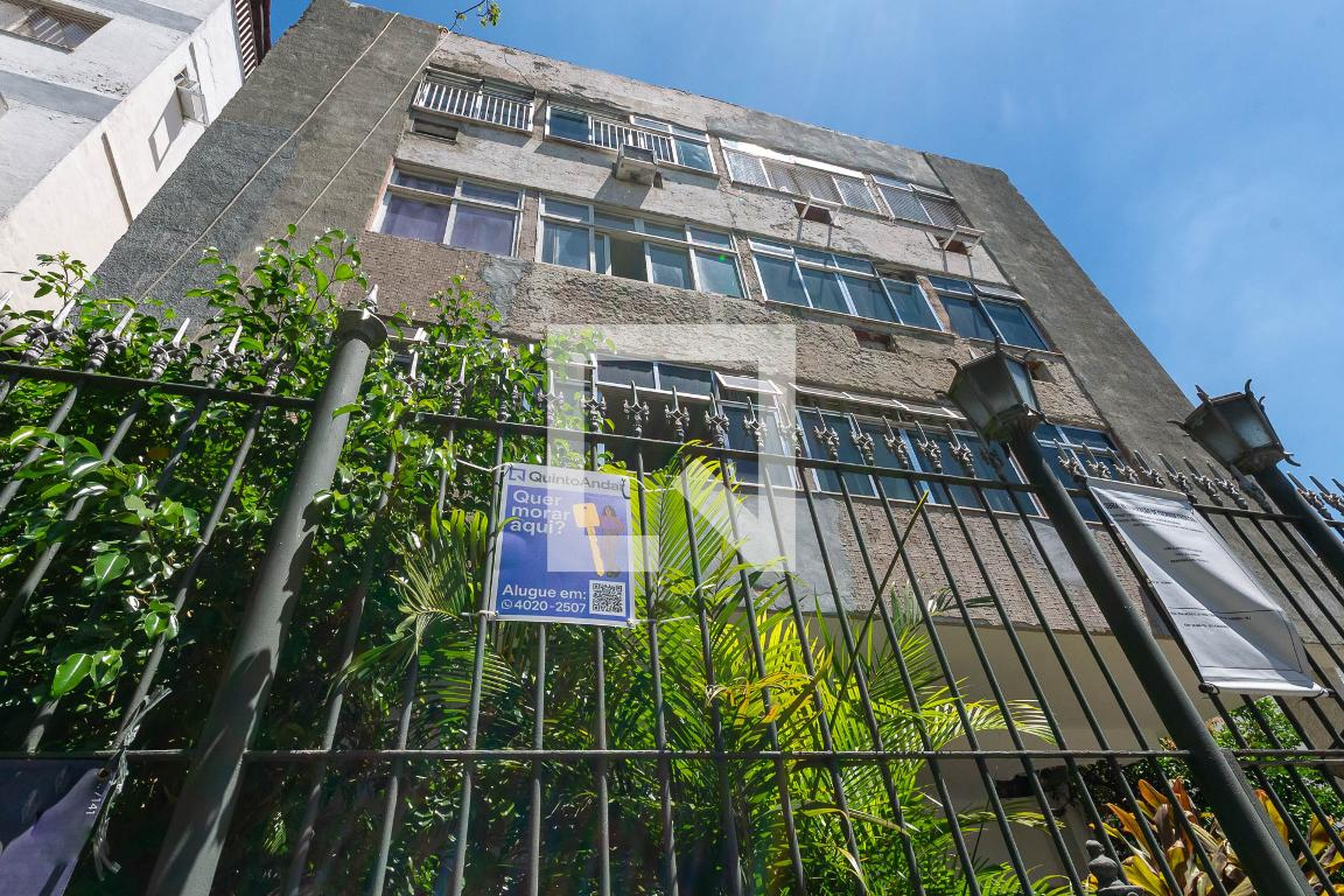 Fachada Condomínio em Rua General Rodrigues, 24