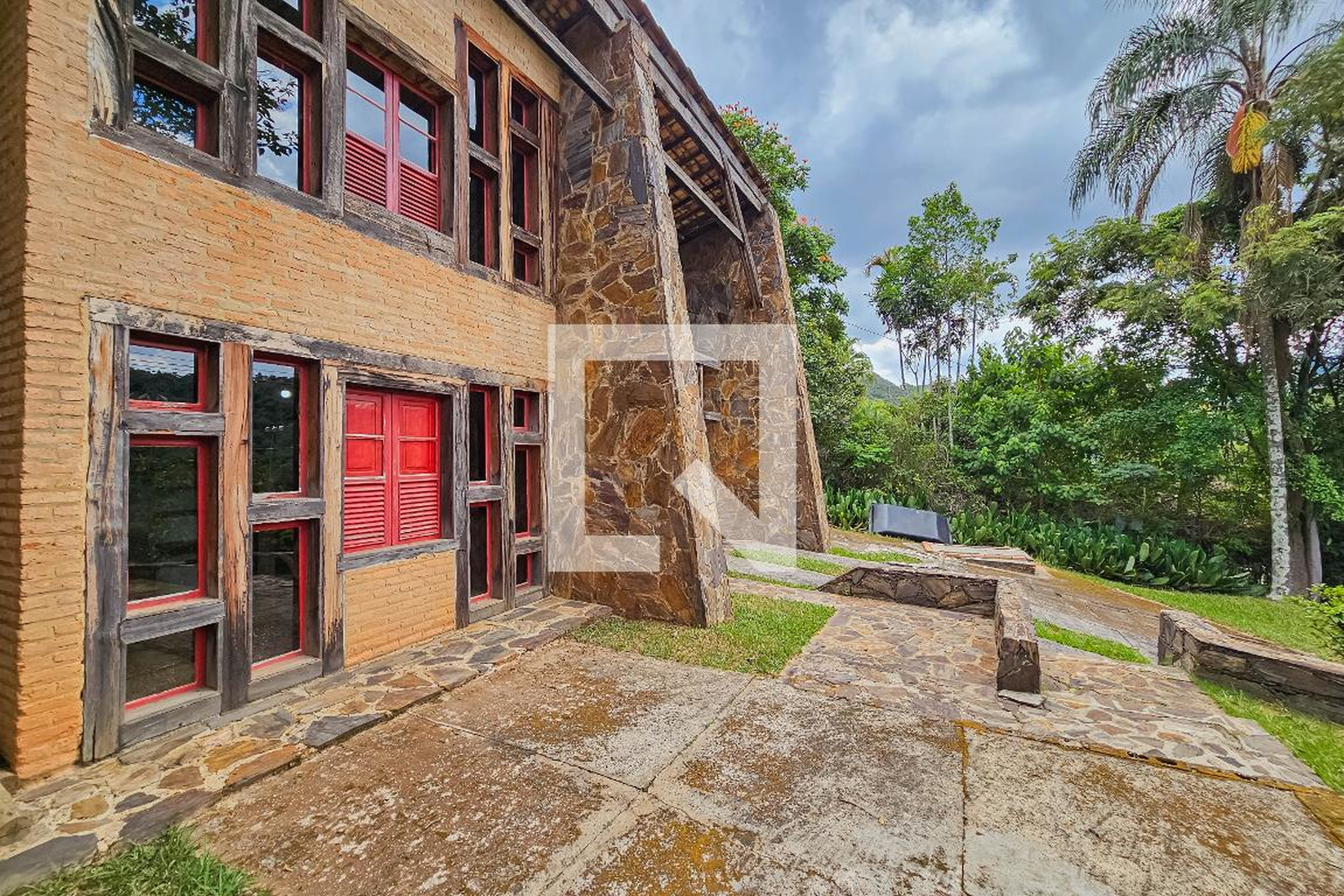 Fachada Condomínio em Alameda das Castanheiras, 1400