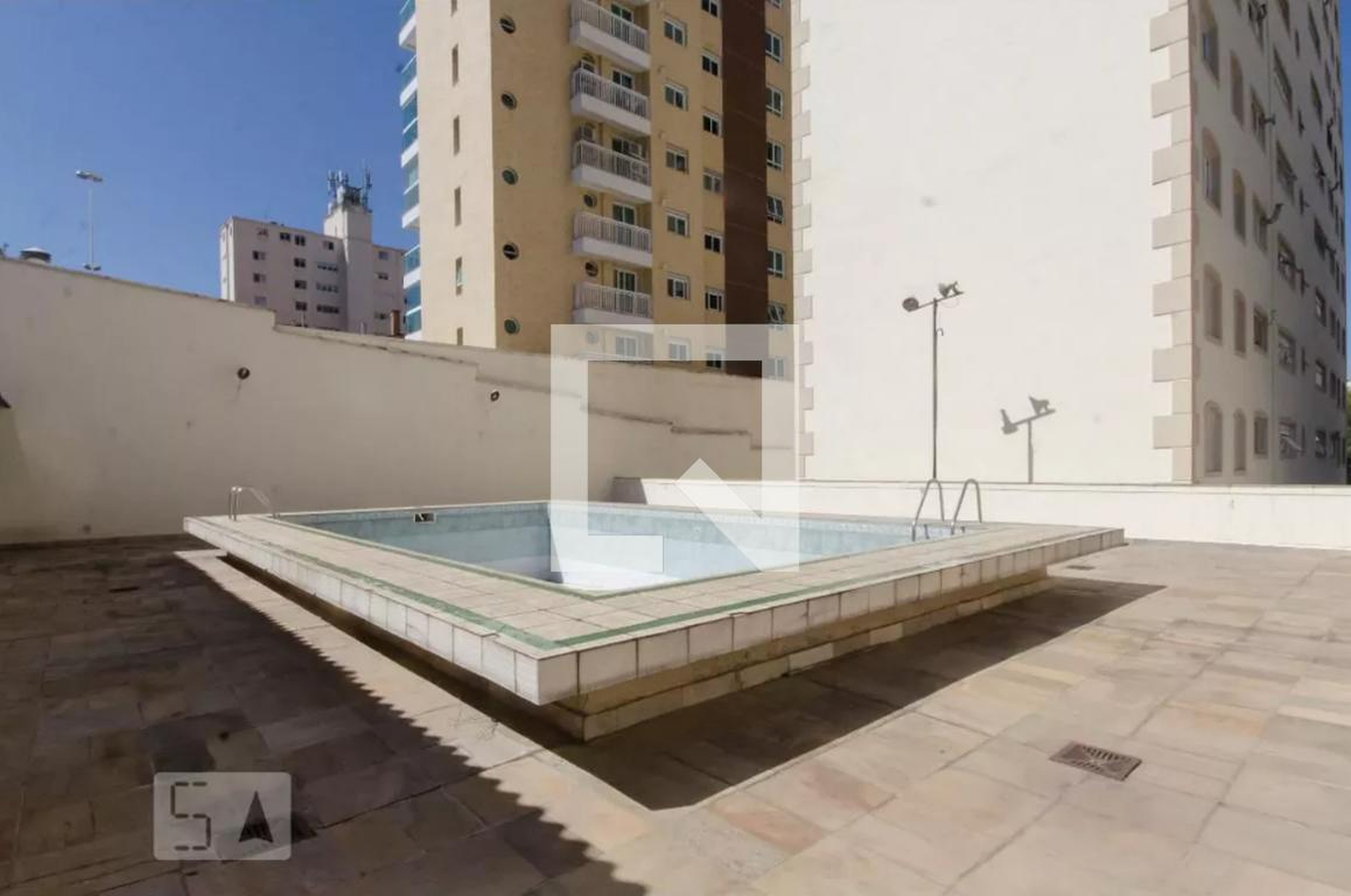 Piscina - Edifício Serra Dourada