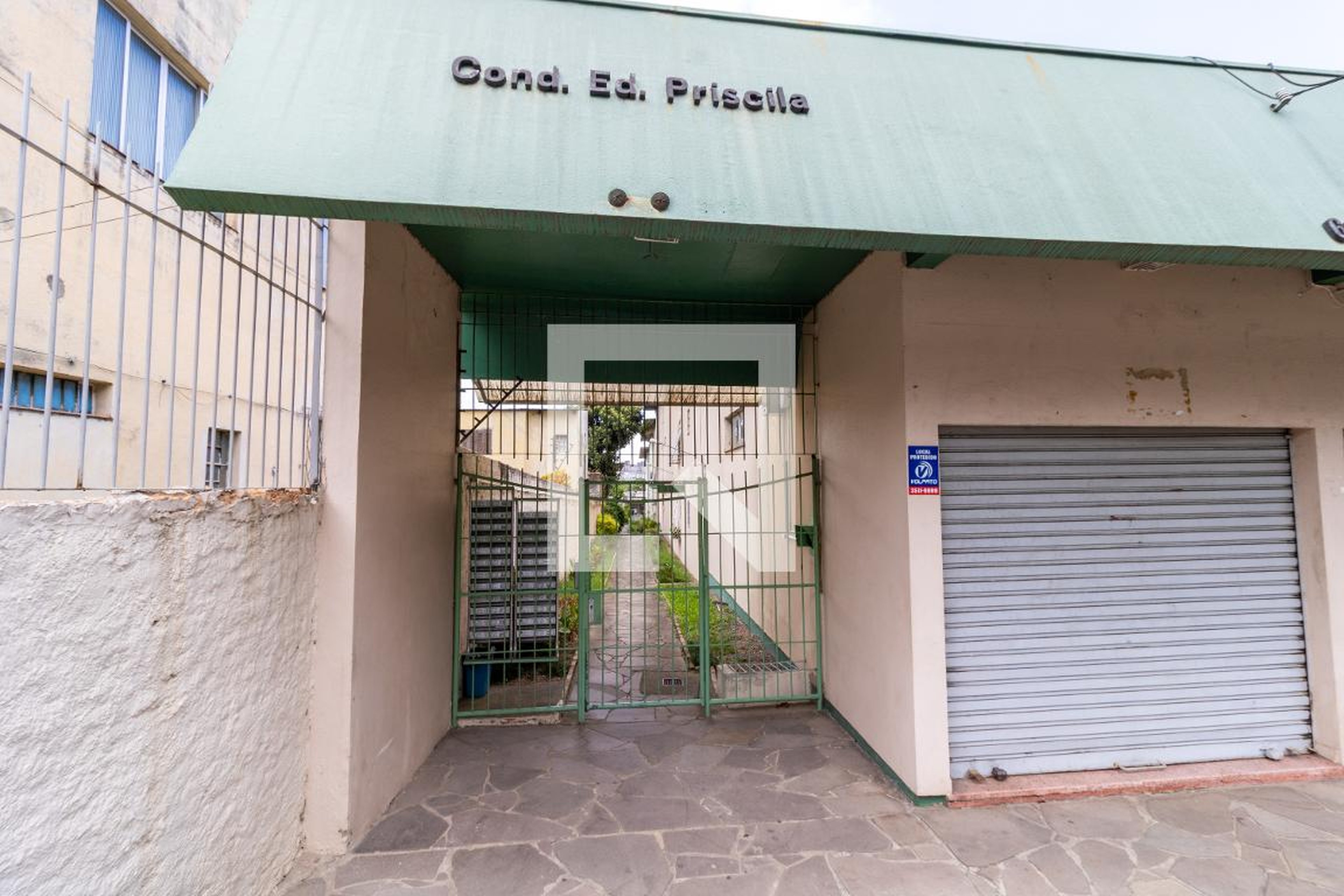 Fachada Condomínio em Rua Doutor Campos Velho, 619