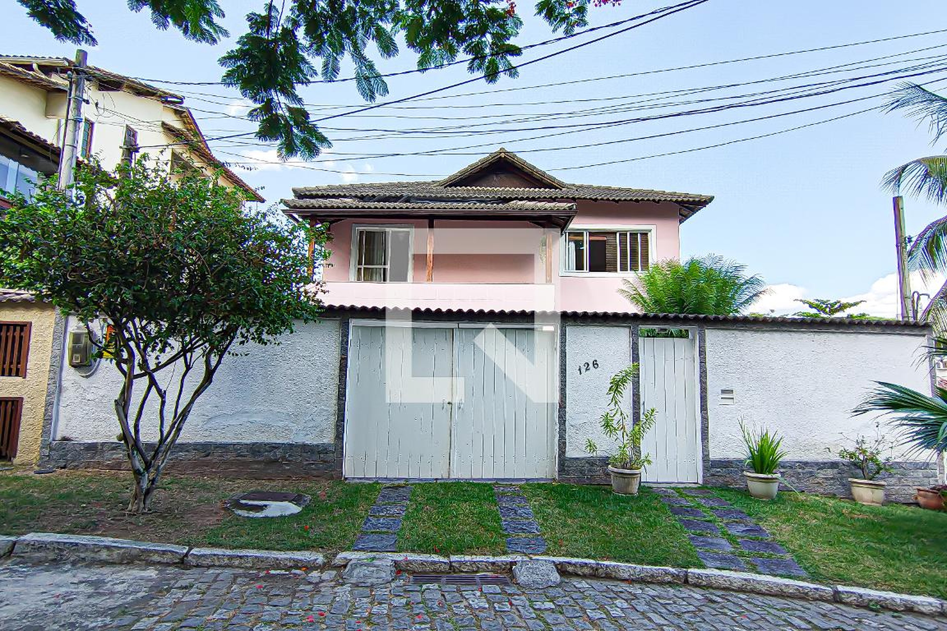 Fachada Condomínio em Rua Waldemar Cavalcante, 126