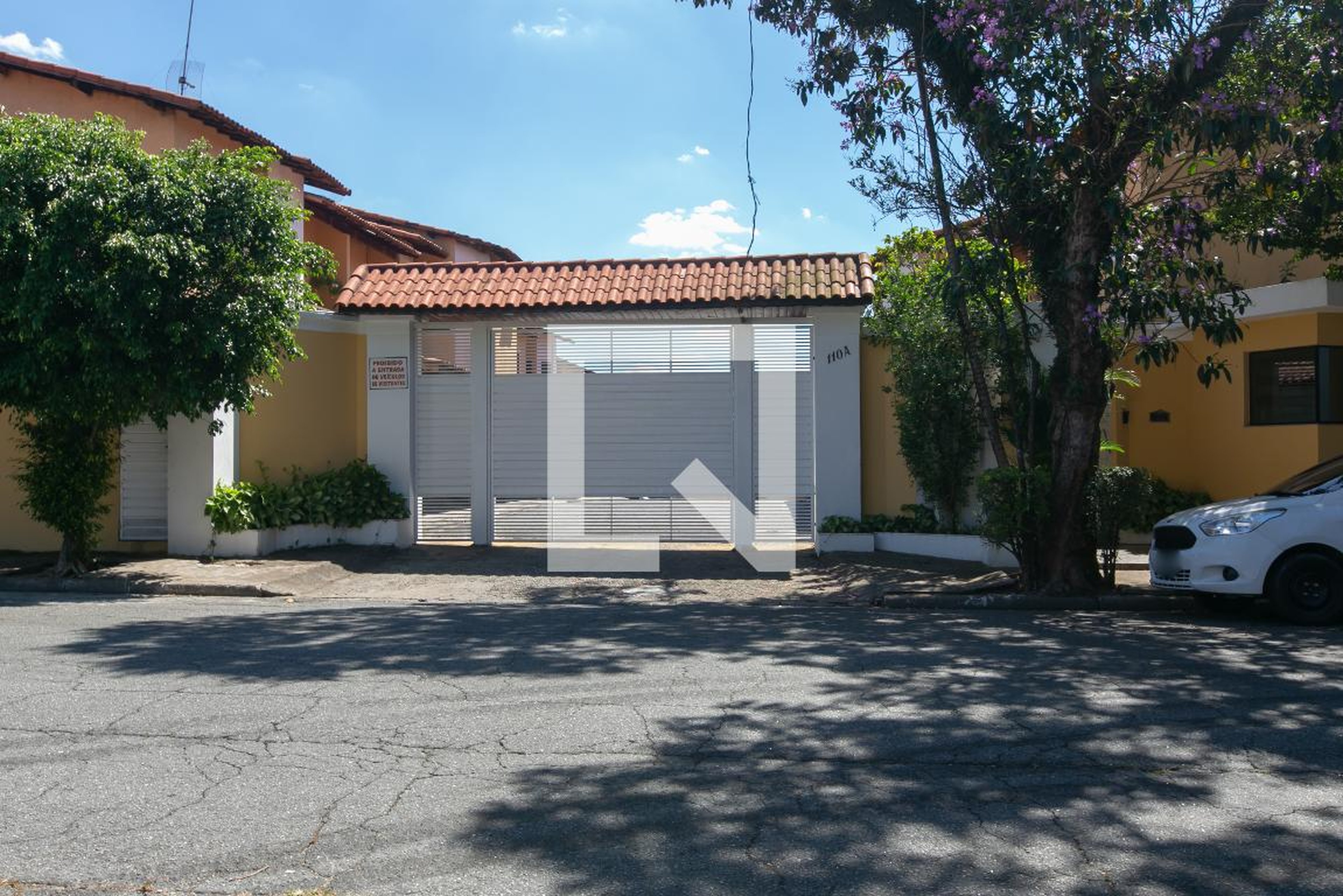 Fachada do Condomínio Condomínio em Rua Palanque, 110