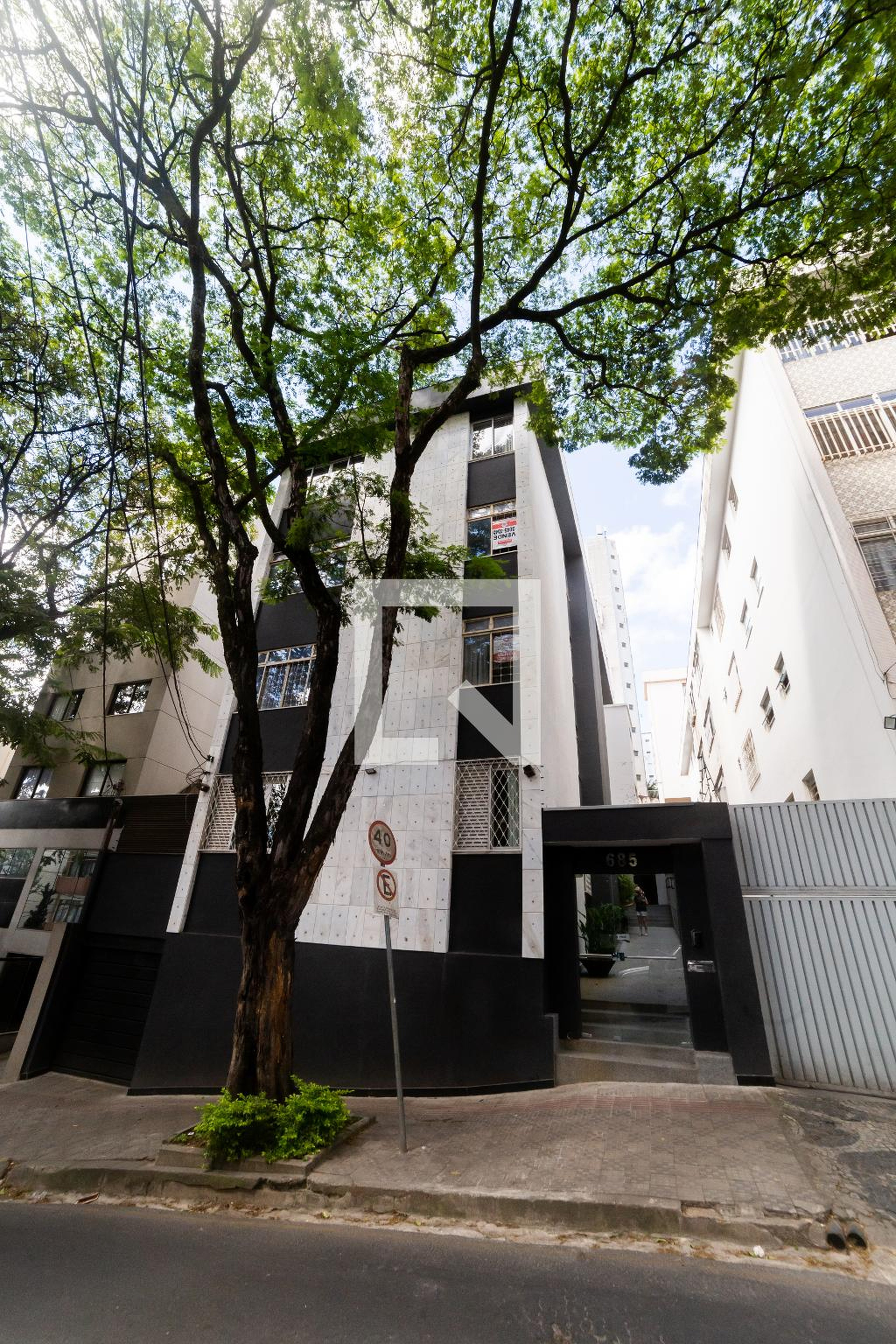 Fachada do Prédio Condomínio em Rua Cristina, 685