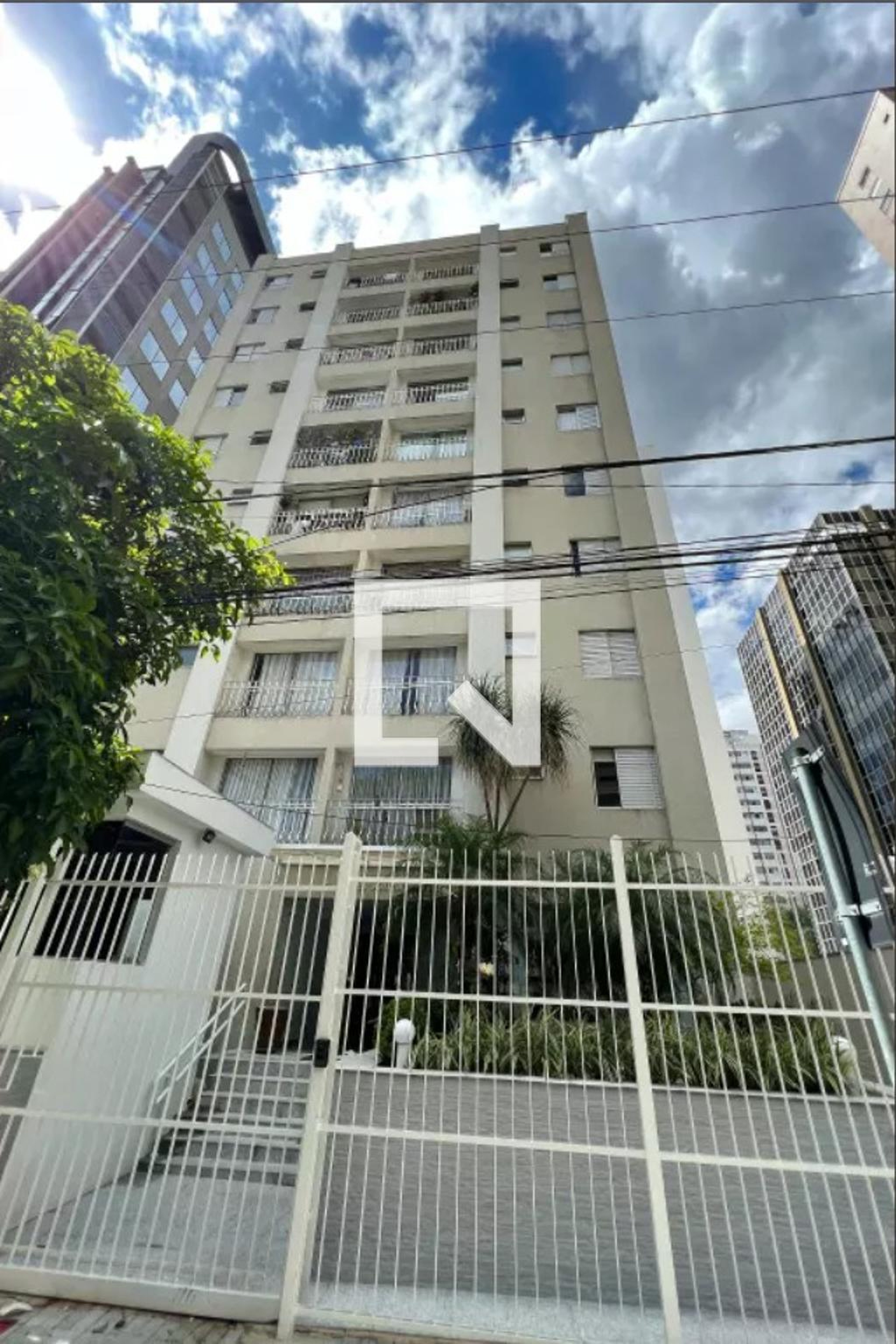 Fachada Condomínio em Rua Doutor Guilherme Bannitz, 101