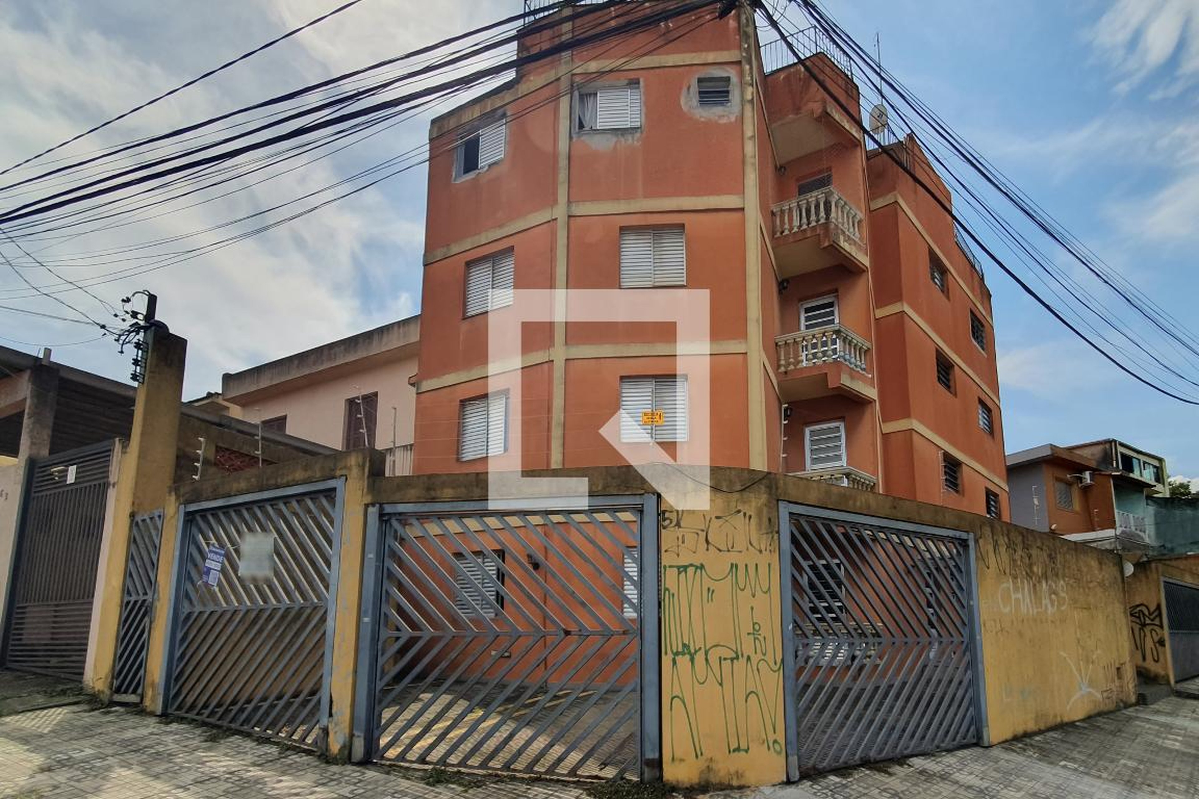 fachada Condomínio em Rua Araldo Armani, 114