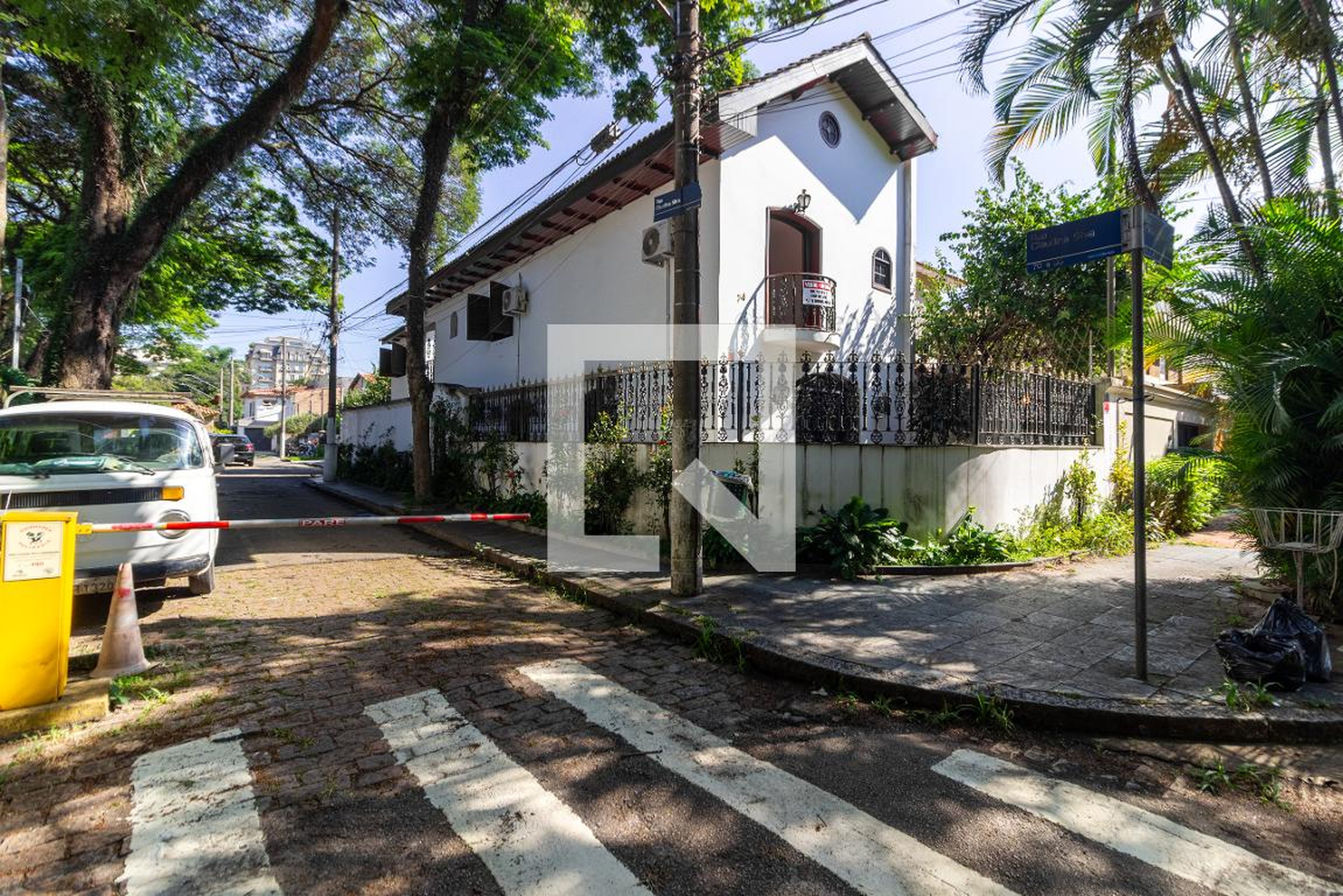 Fachada Condomínio em Rua Sarita Cyrillo, 74