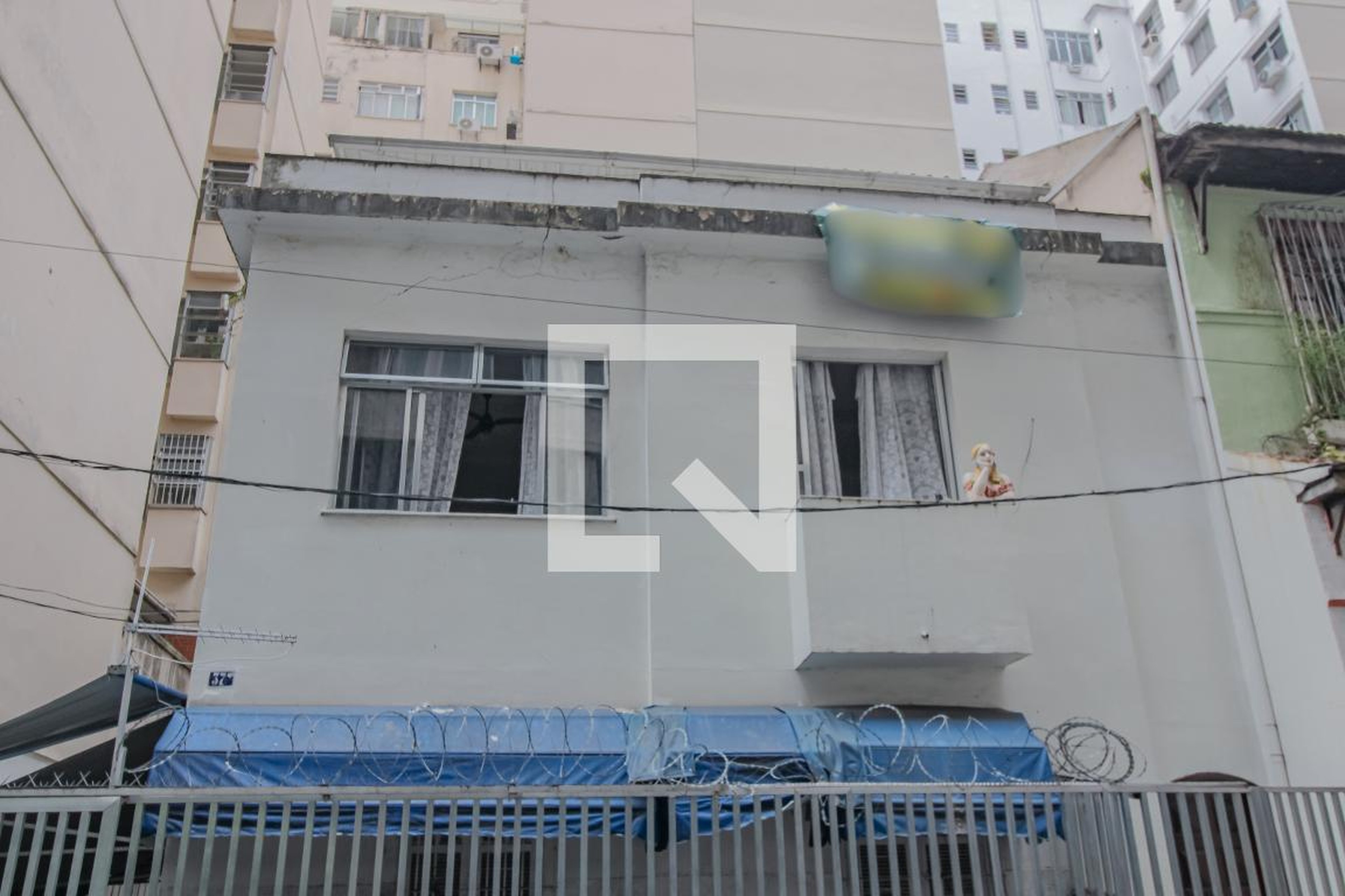 Fachada do Prédio Condomínio em Rua Silva Castro, 37