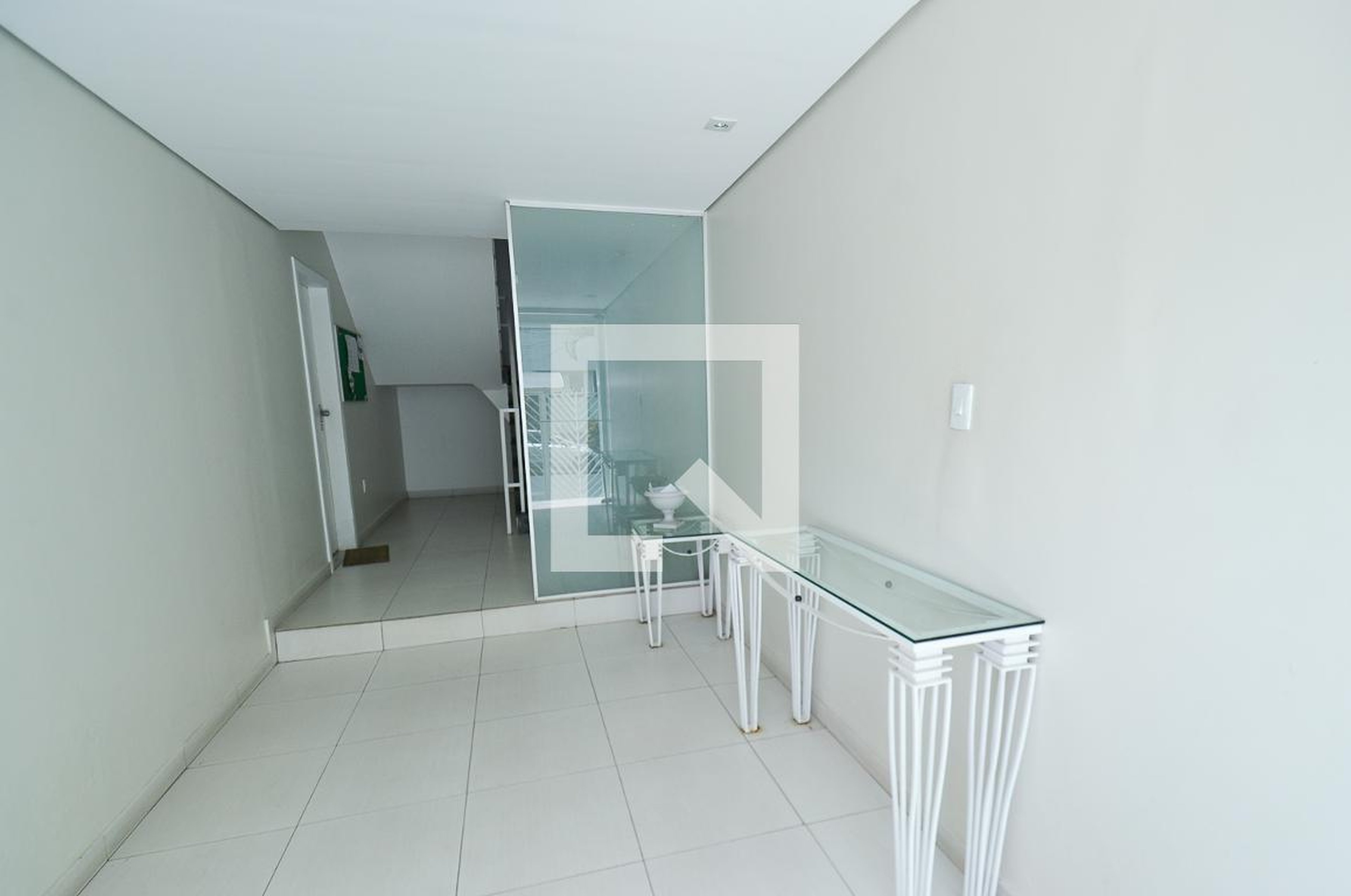 Hall de entrada Condomínio em Rua João Arantes, 230