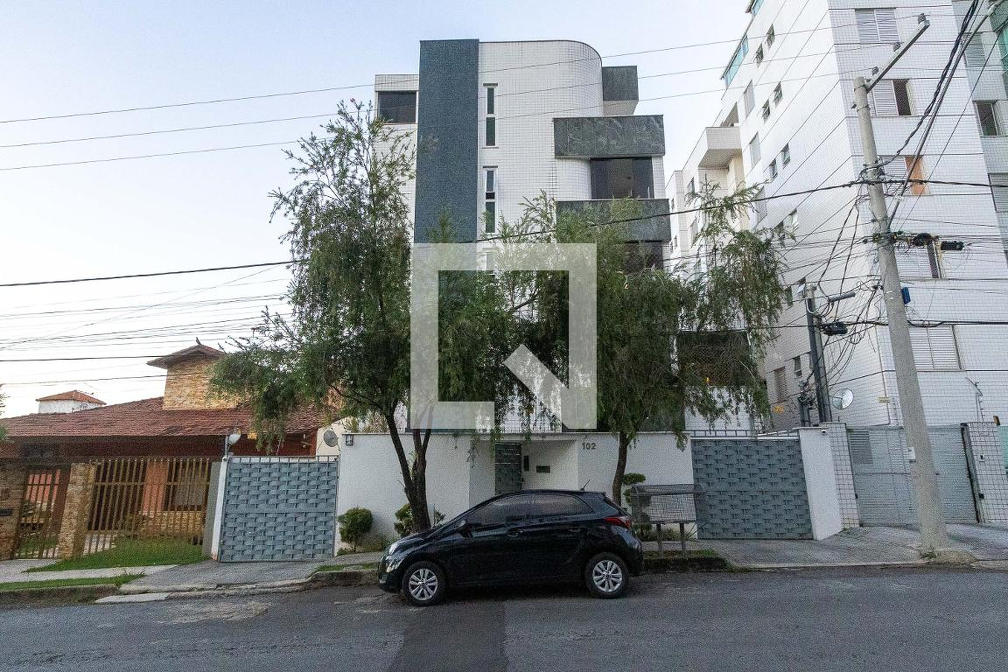 Fachada Condomínio em Rua José Mendes de Carvalho, 102