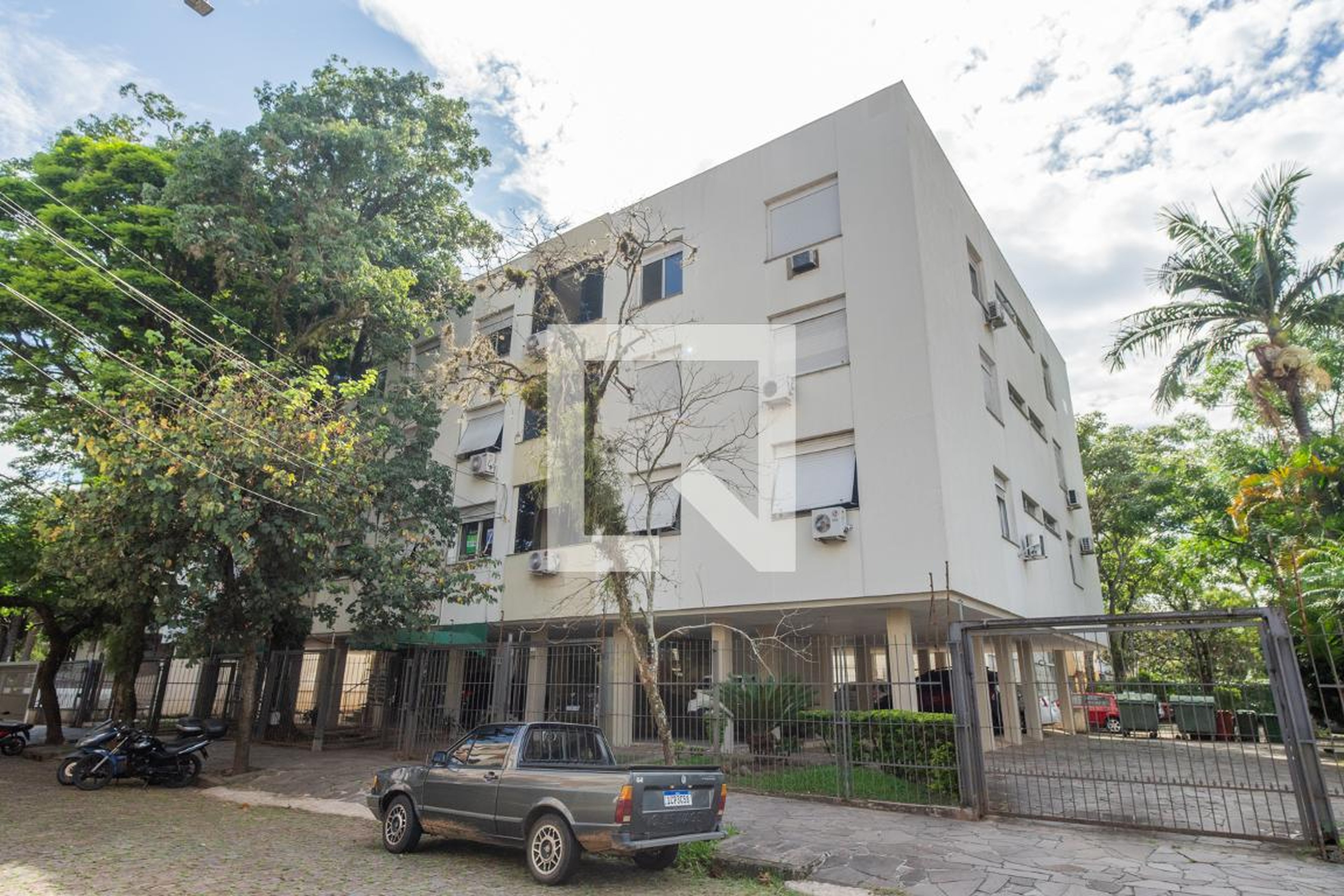 Fachada Condomínio em Rua Rafael Saadi, 206