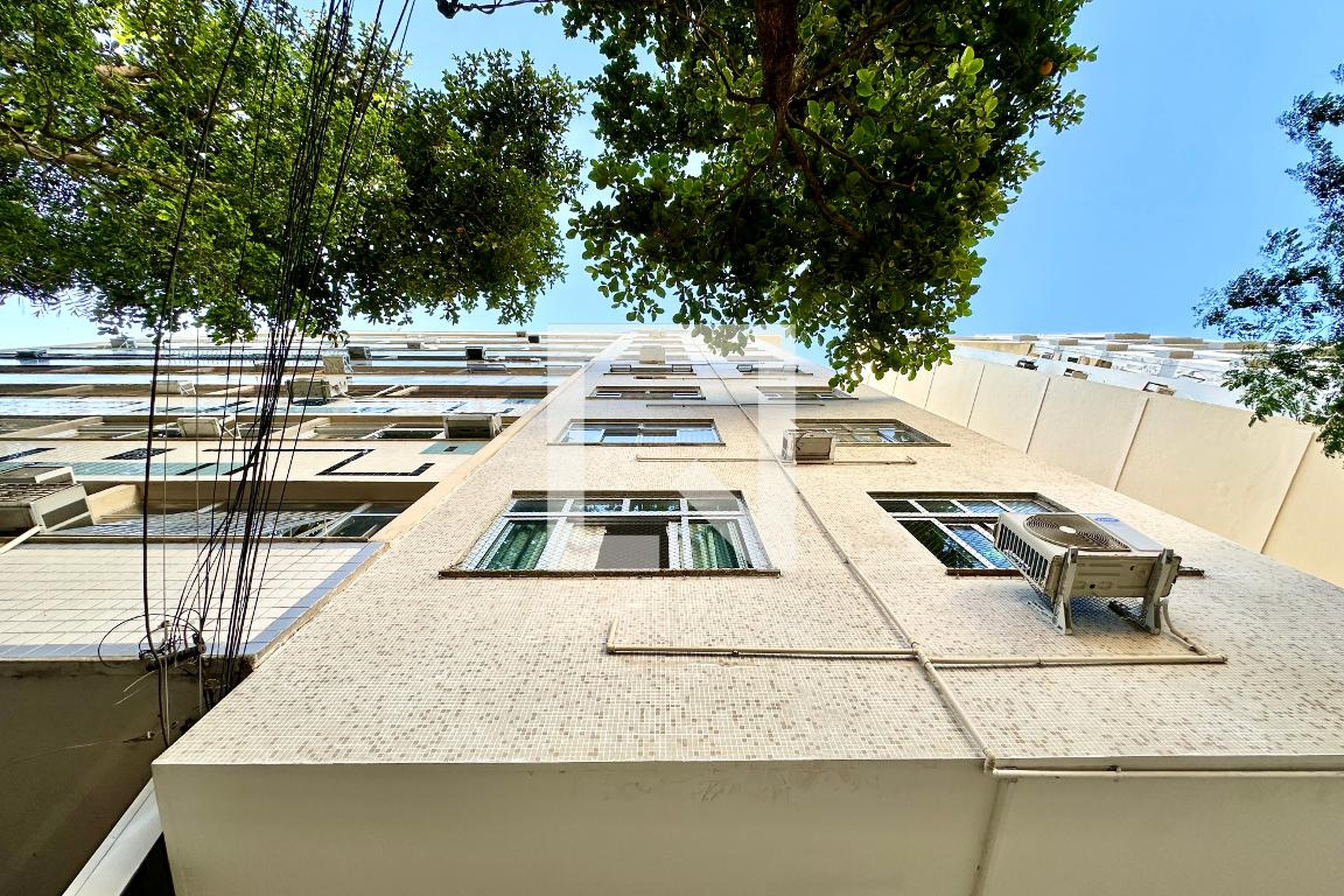 Fachada Condomínio em Rua Gago Coutinho, 54