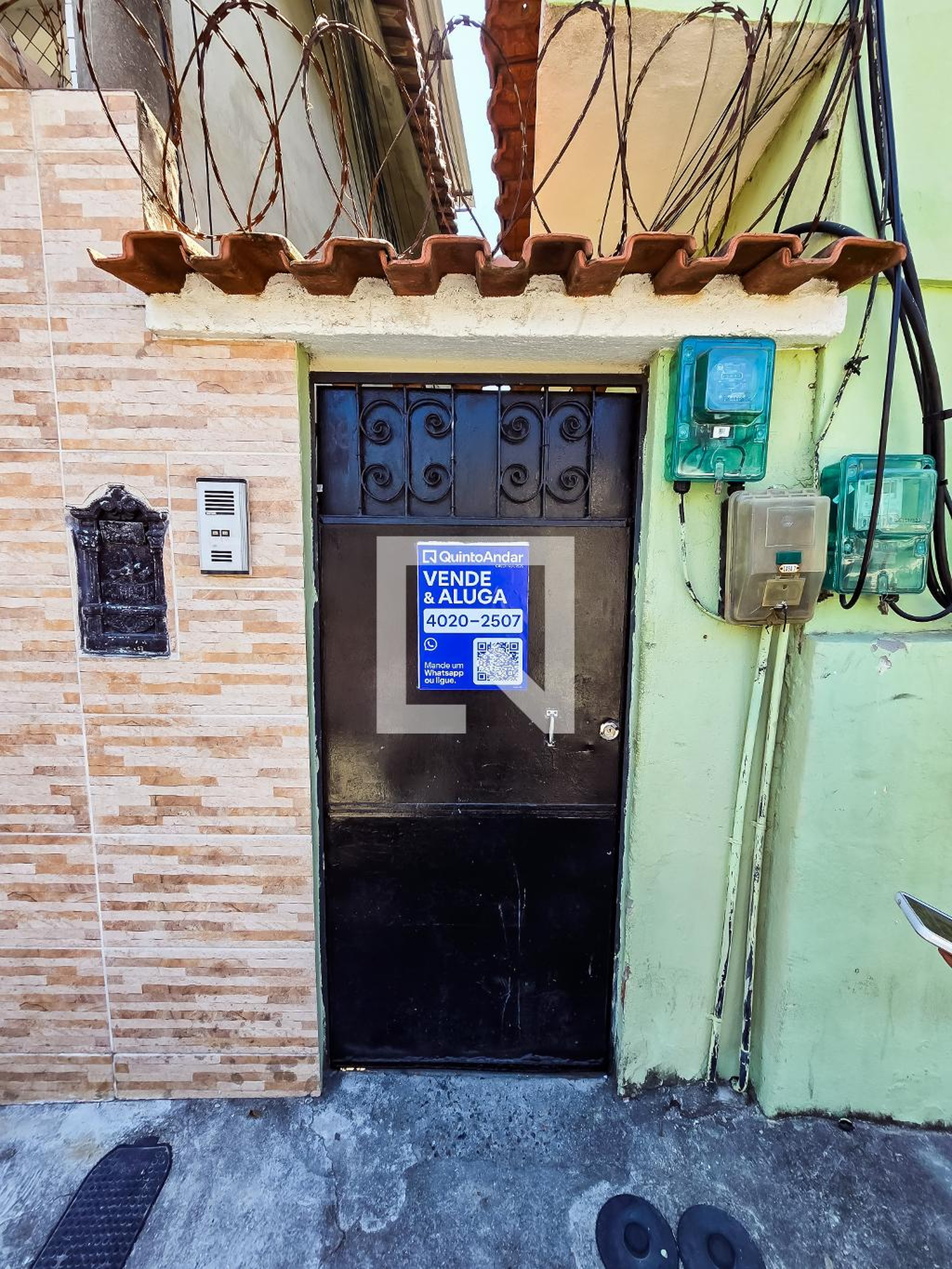 Fachada Condomínio em Rua Xisto Bahia, 36