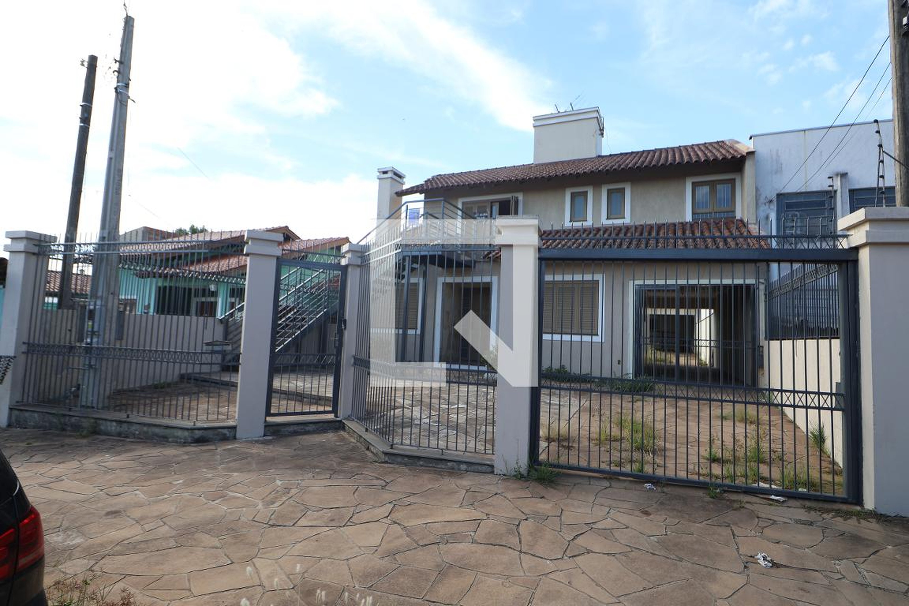 Fachada Condomínio em Rua Doutor Sarmento Leite, 71