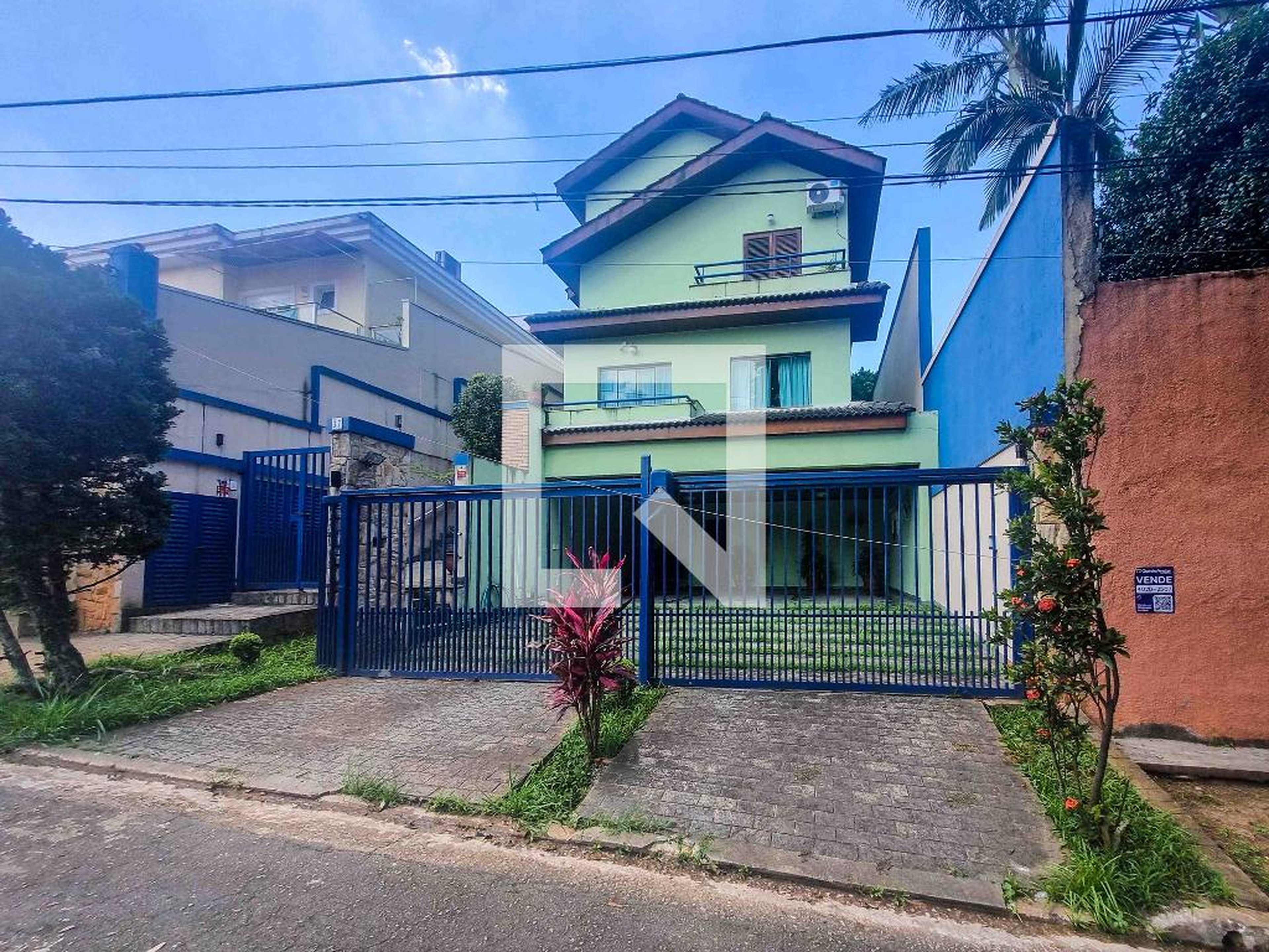 Fachada Condomínio em Rua Osvaldo Pilon, 37