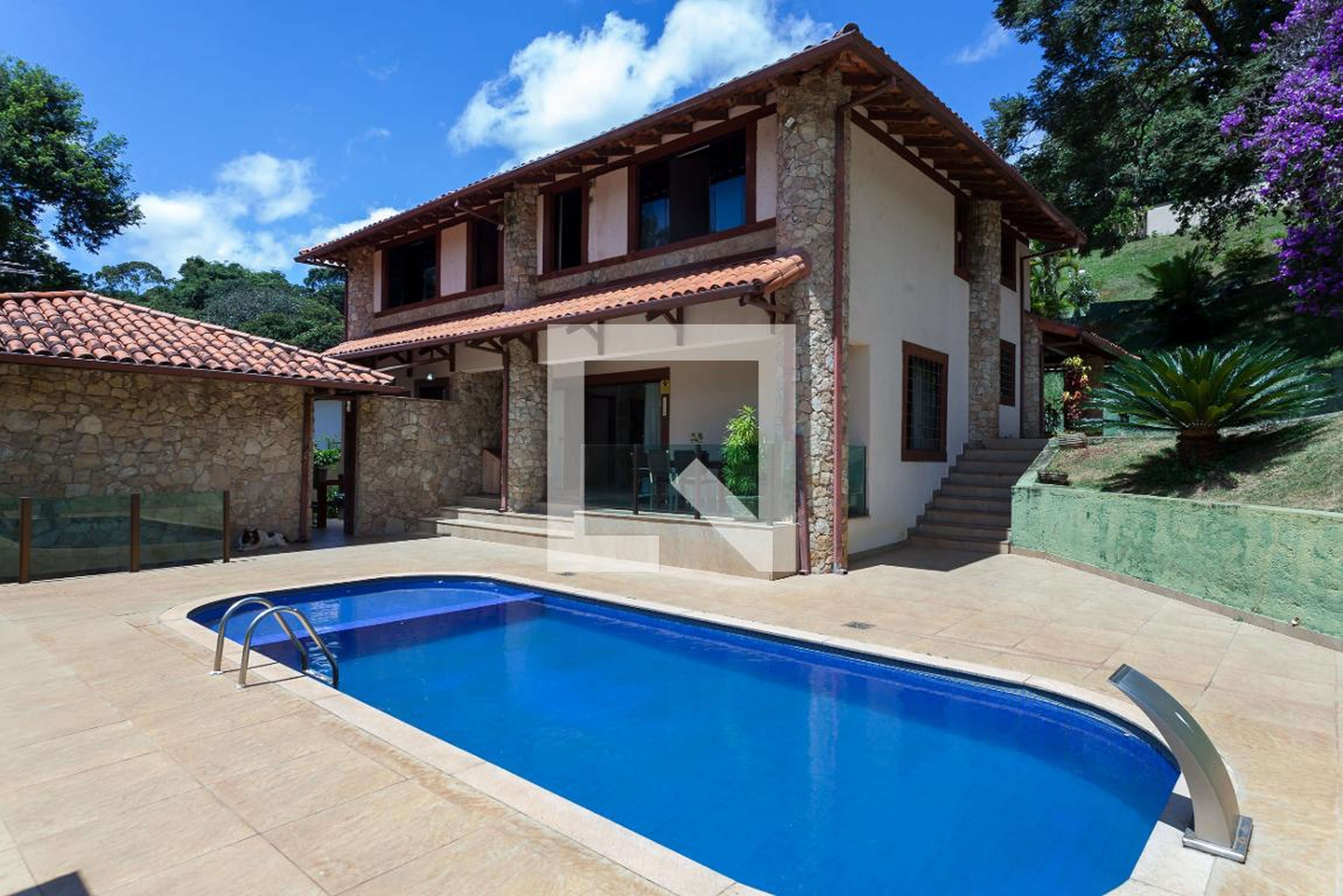 Piscina Condomínio em Alameda dos Lírios, 19