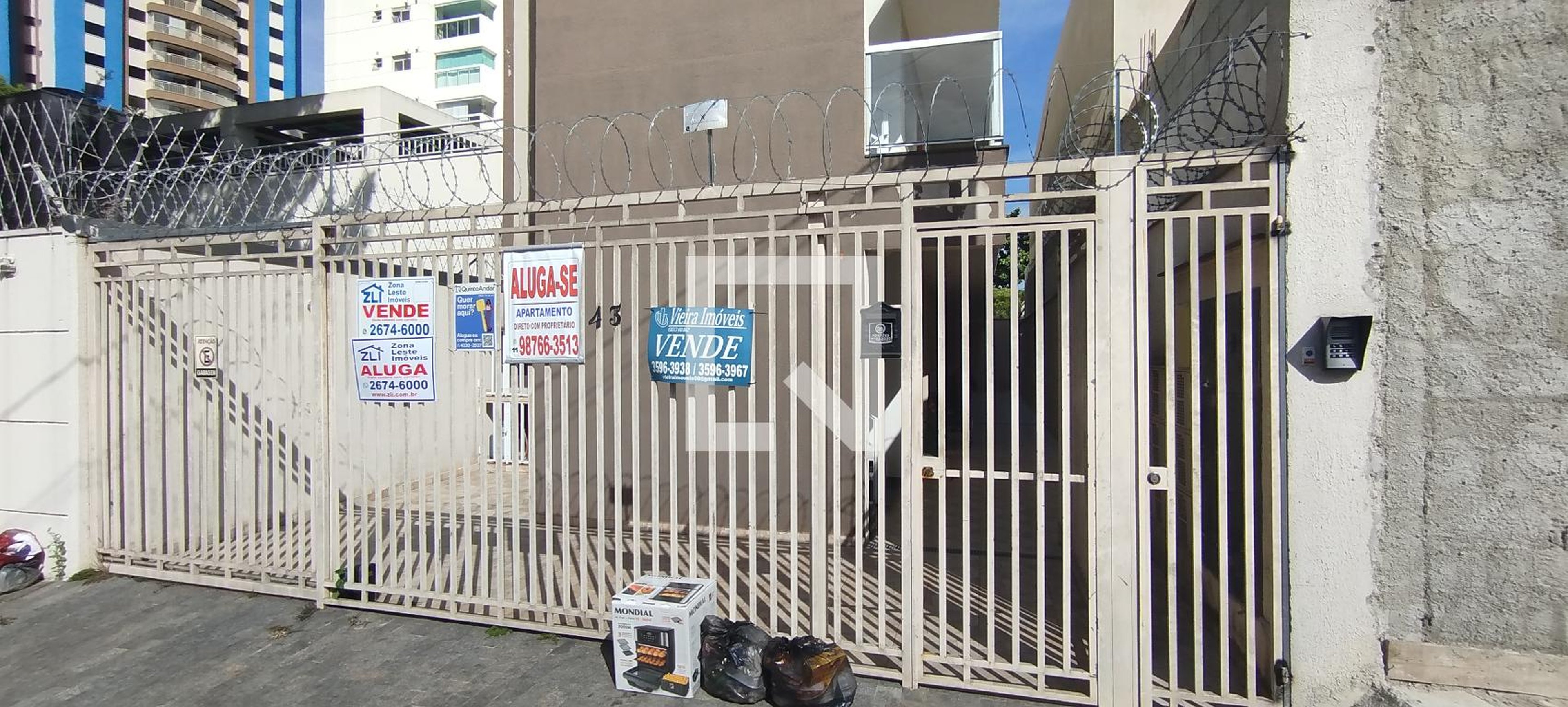 Fachada Condomínio em Rua Joaquim de Oliveira, 43