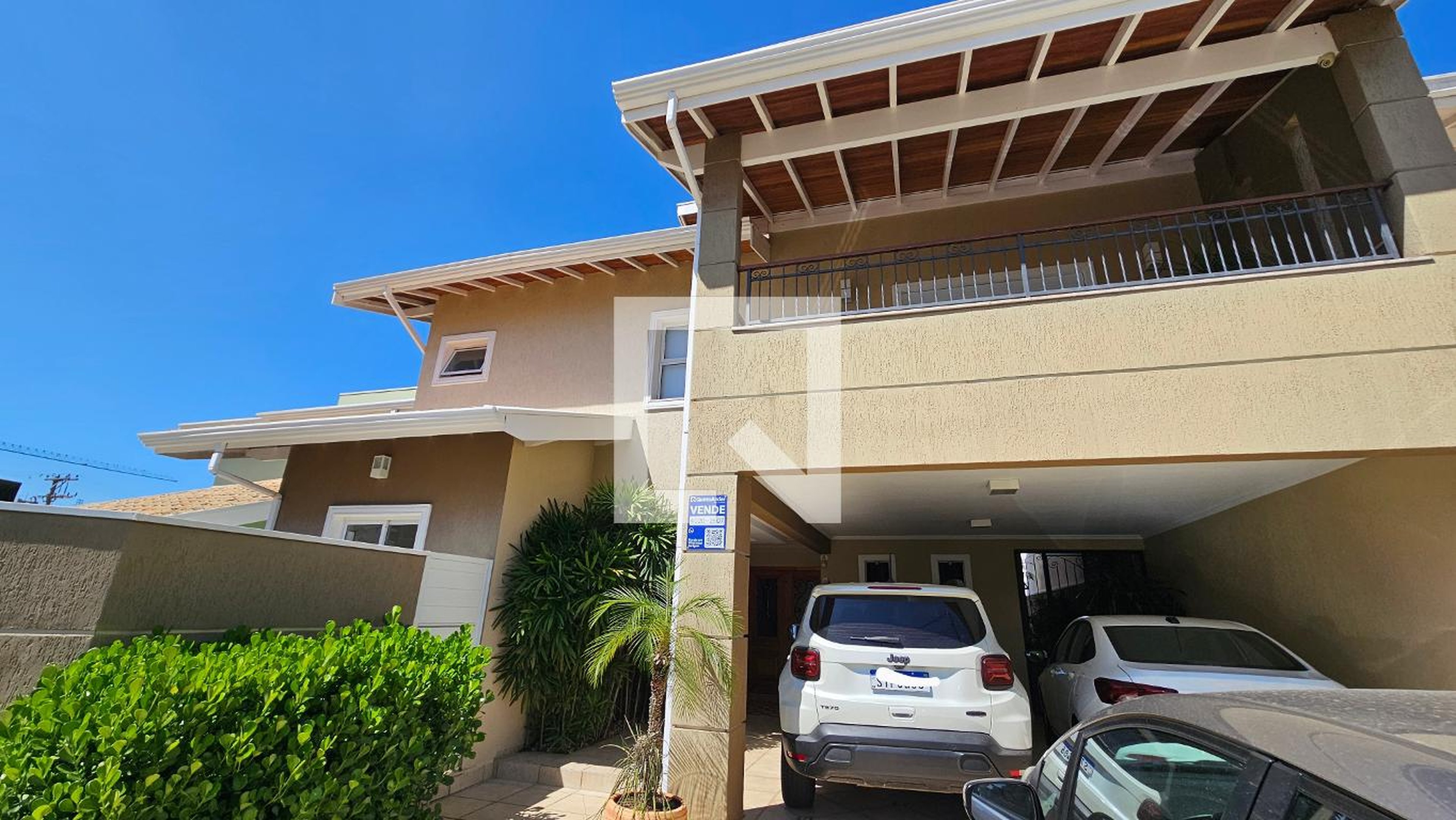 Fachada Condomínio em Rua Alberto de Castro, 43