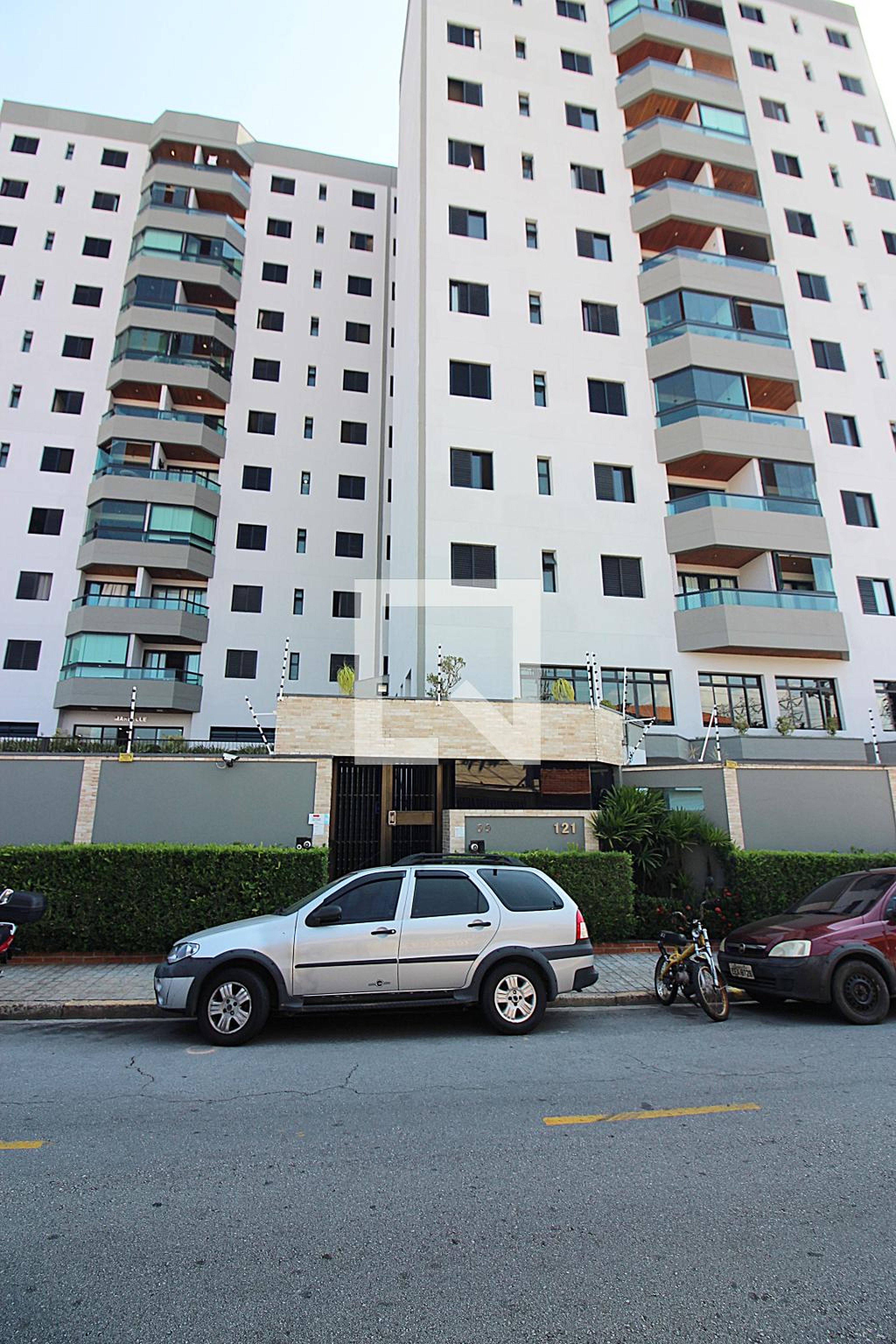 Fachada Condomínio em Rua Tremembé, 121